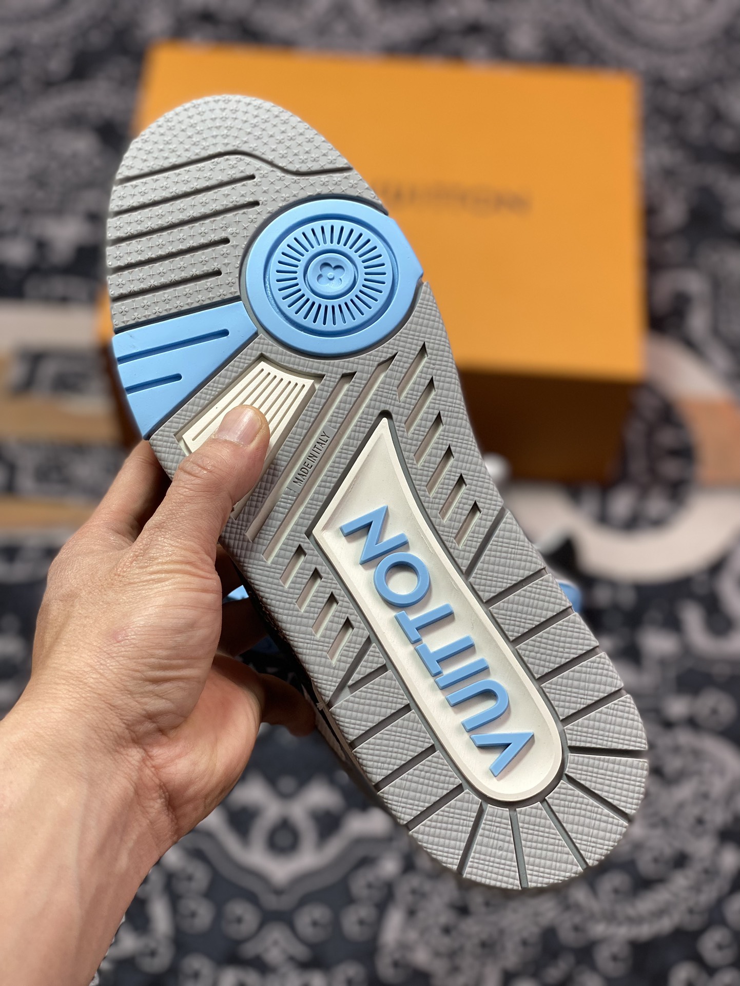 D8700   LOUIS VUITTON Trainer  LV  路易威登