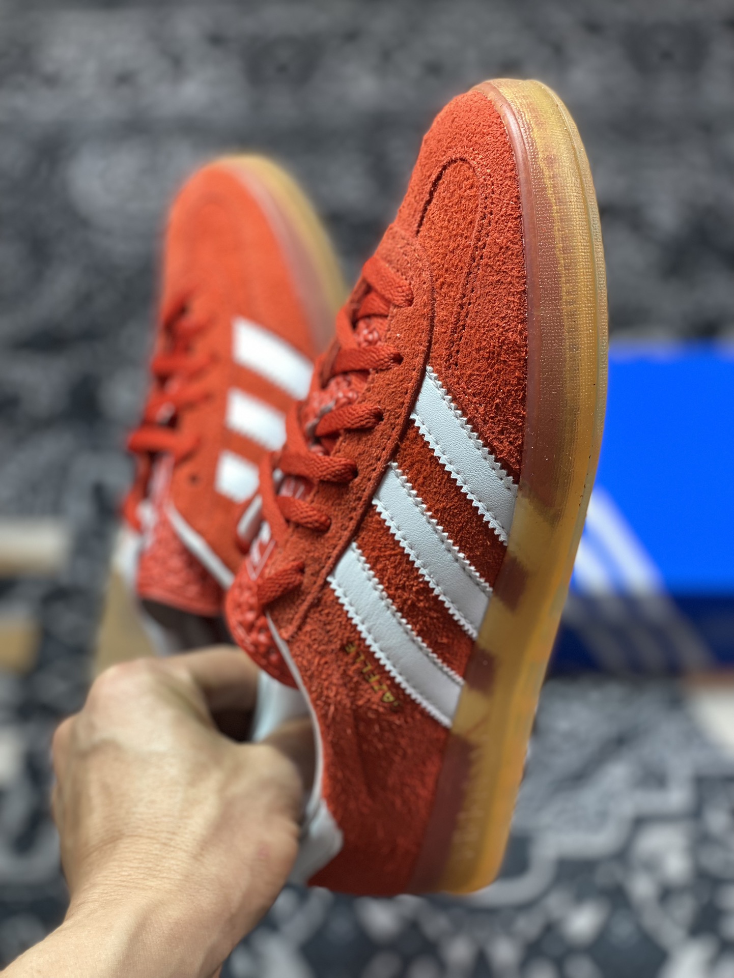 240  阿迪达斯Adidas Gazelle Indoor Trainers 羚羊内训系列低帮板鞋“桔红白生胶底”HQ8718