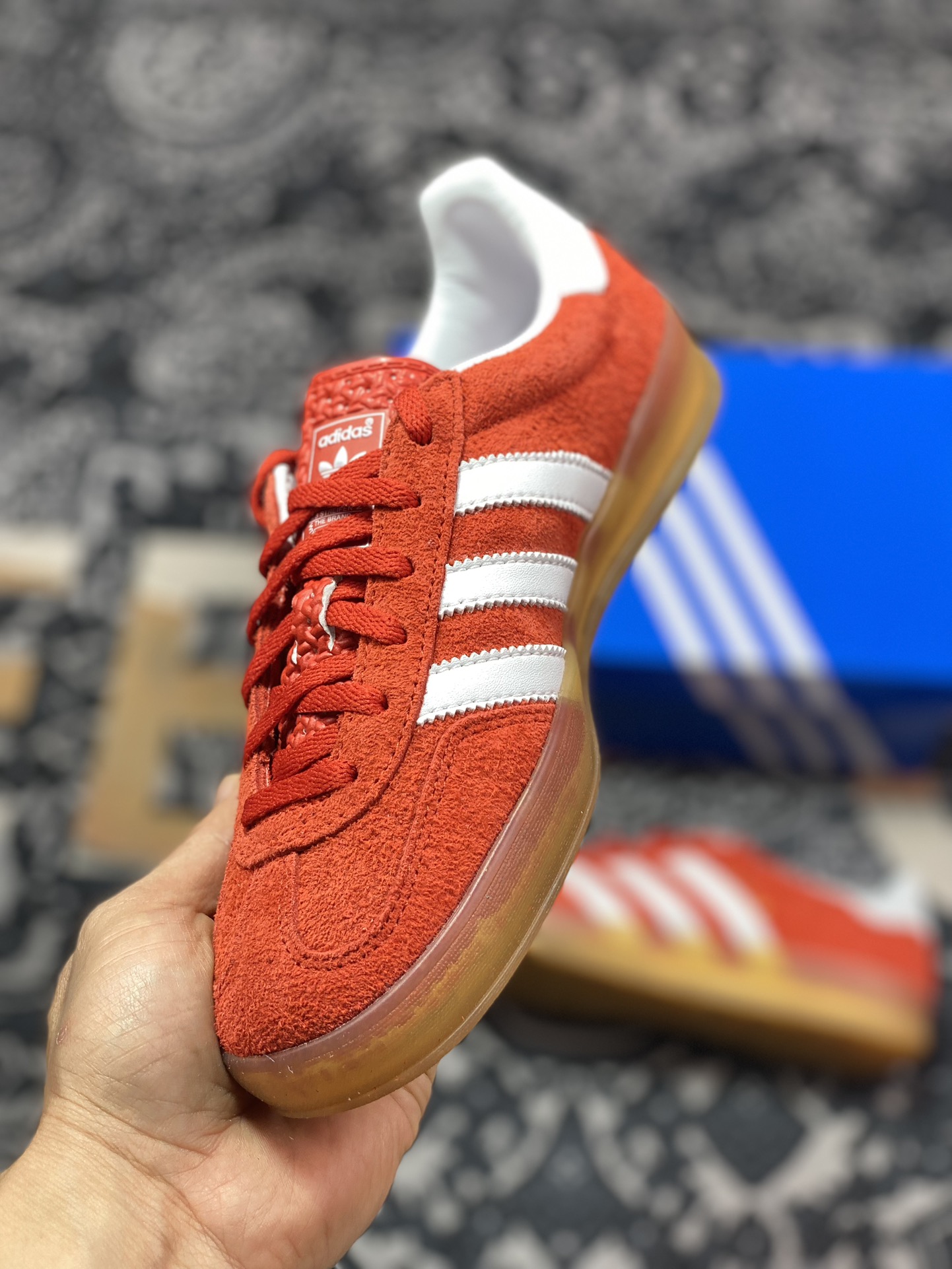 240  阿迪达斯Adidas Gazelle Indoor Trainers 羚羊内训系列低帮板鞋“桔红白生胶底”HQ8718