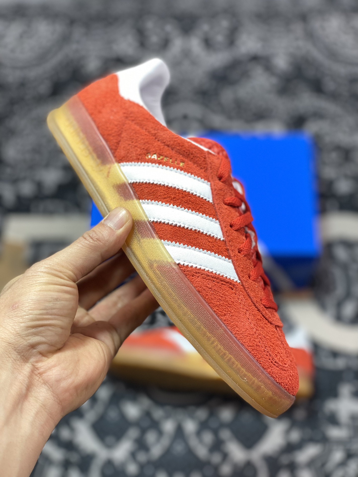 240  阿迪达斯Adidas Gazelle Indoor Trainers 羚羊内训系列低帮板鞋“桔红白生胶底”HQ8718