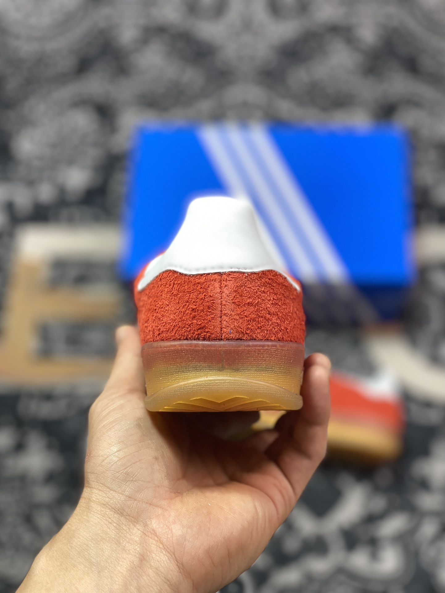 240  阿迪达斯Adidas Gazelle Indoor Trainers 羚羊内训系列低帮板鞋“桔红白生胶底”HQ8718