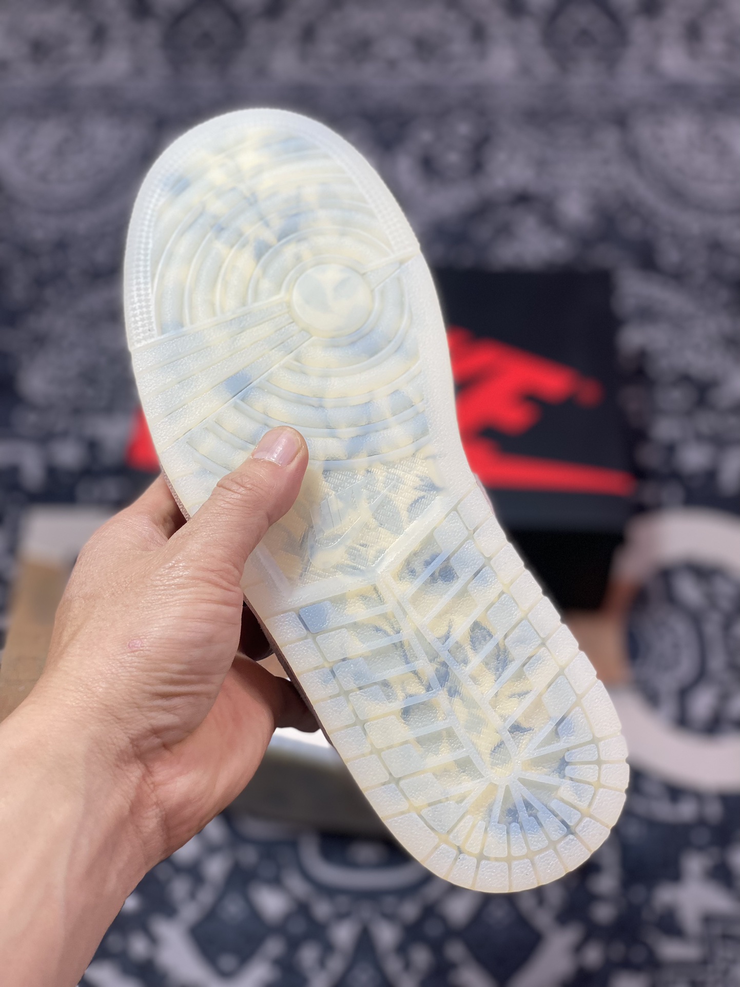 360 优选 原装级别Chris Paul x Air Jordan 1 Low "Light Cream and Sail" 浮雕白AJ1低帮休闲板鞋 FZ0455-200