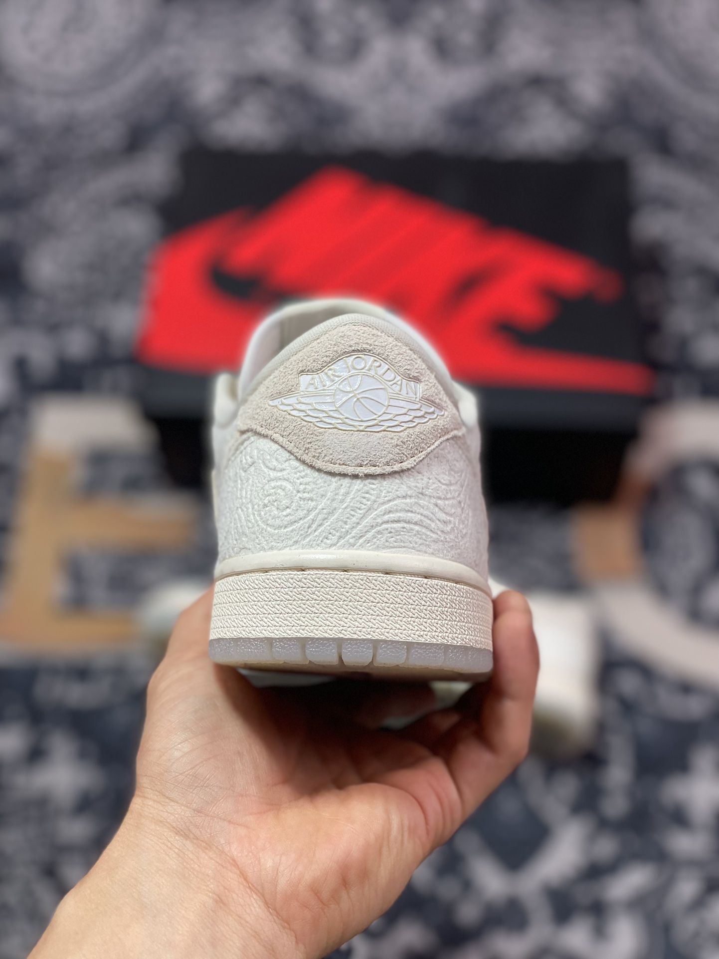 360 优选 原装级别Chris Paul x Air Jordan 1 Low "Light Cream and Sail" 浮雕白AJ1低帮休闲板鞋 FZ0455-200