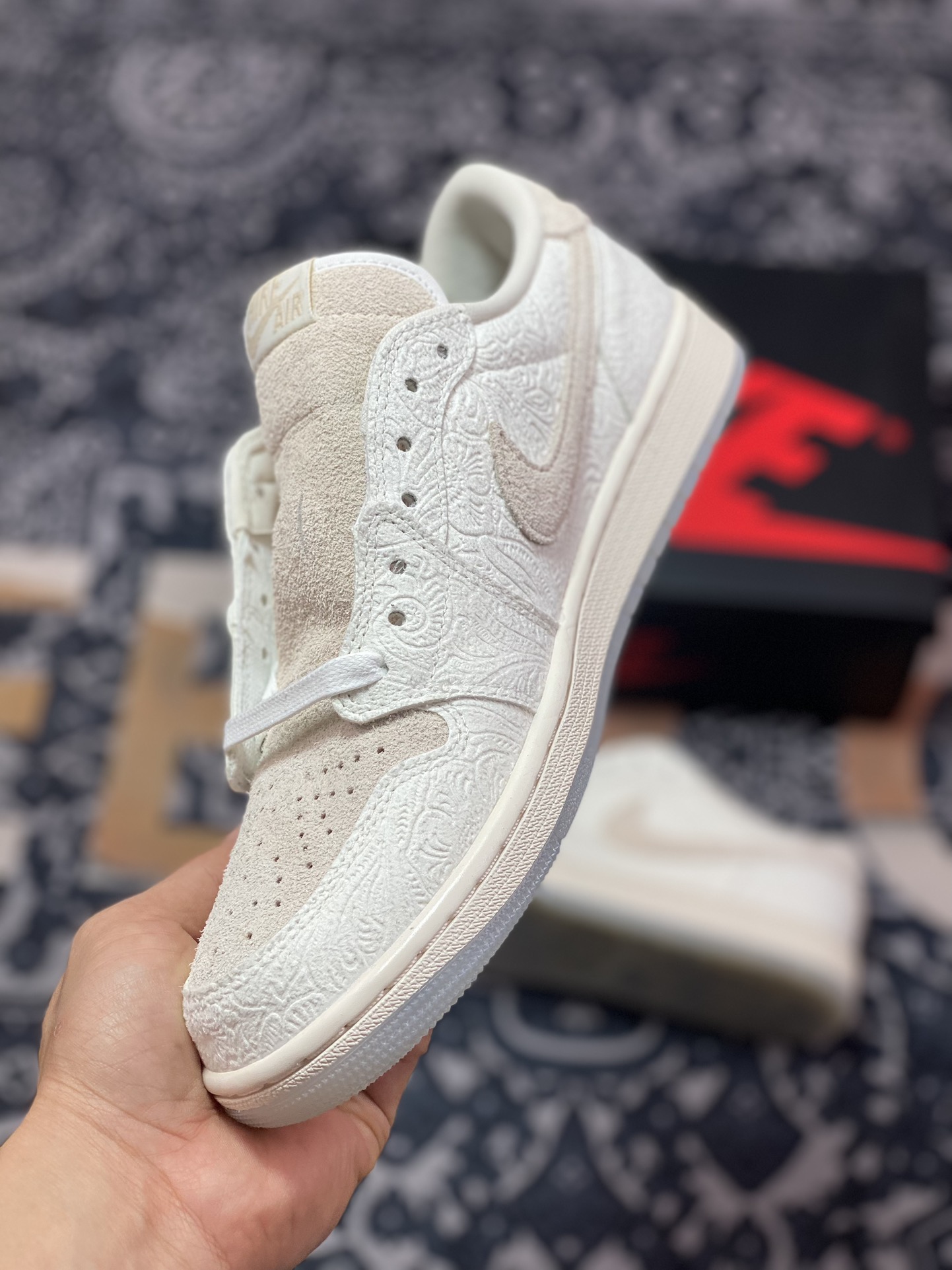 360 优选 原装级别Chris Paul x Air Jordan 1 Low "Light Cream and Sail" 浮雕白AJ1低帮休闲板鞋 FZ0455-200