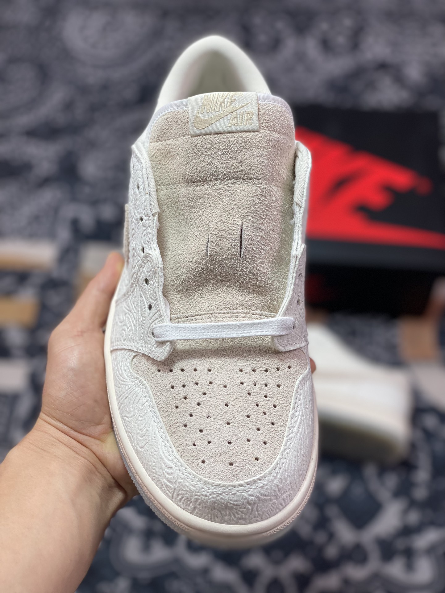 360 优选 原装级别Chris Paul x Air Jordan 1 Low "Light Cream and Sail" 浮雕白AJ1低帮休闲板鞋 FZ0455-200