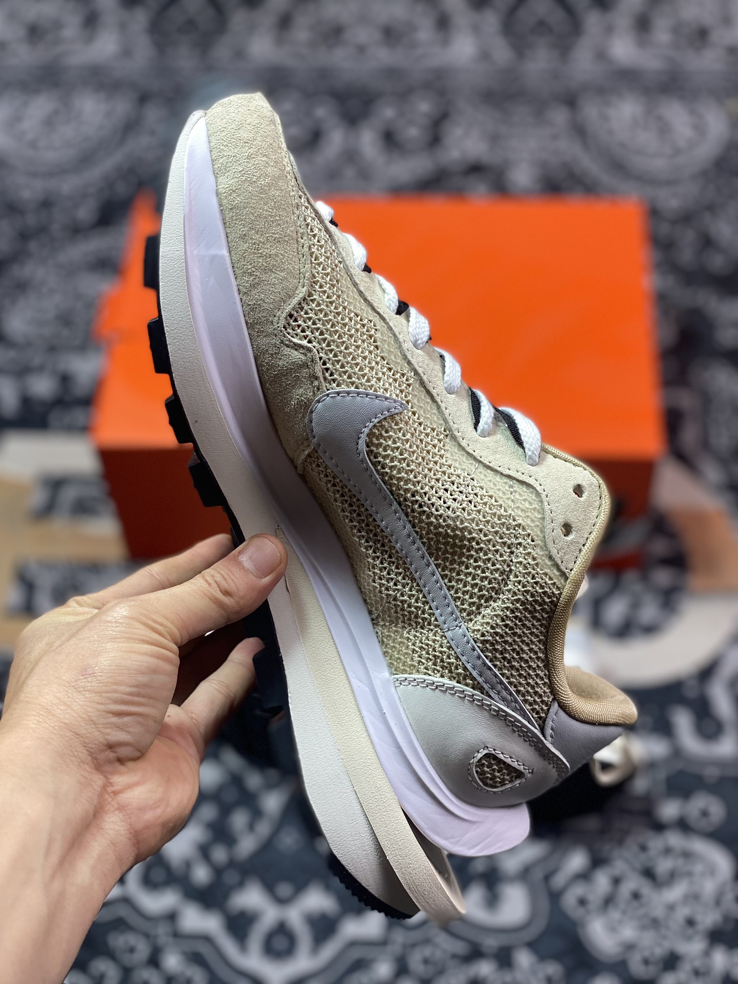 280 Sacai x Nike VaporWaffle 3.0"Khaki Black"系列慢跑鞋“网织浅卡其白黑重叠双钩子”CV1363-108