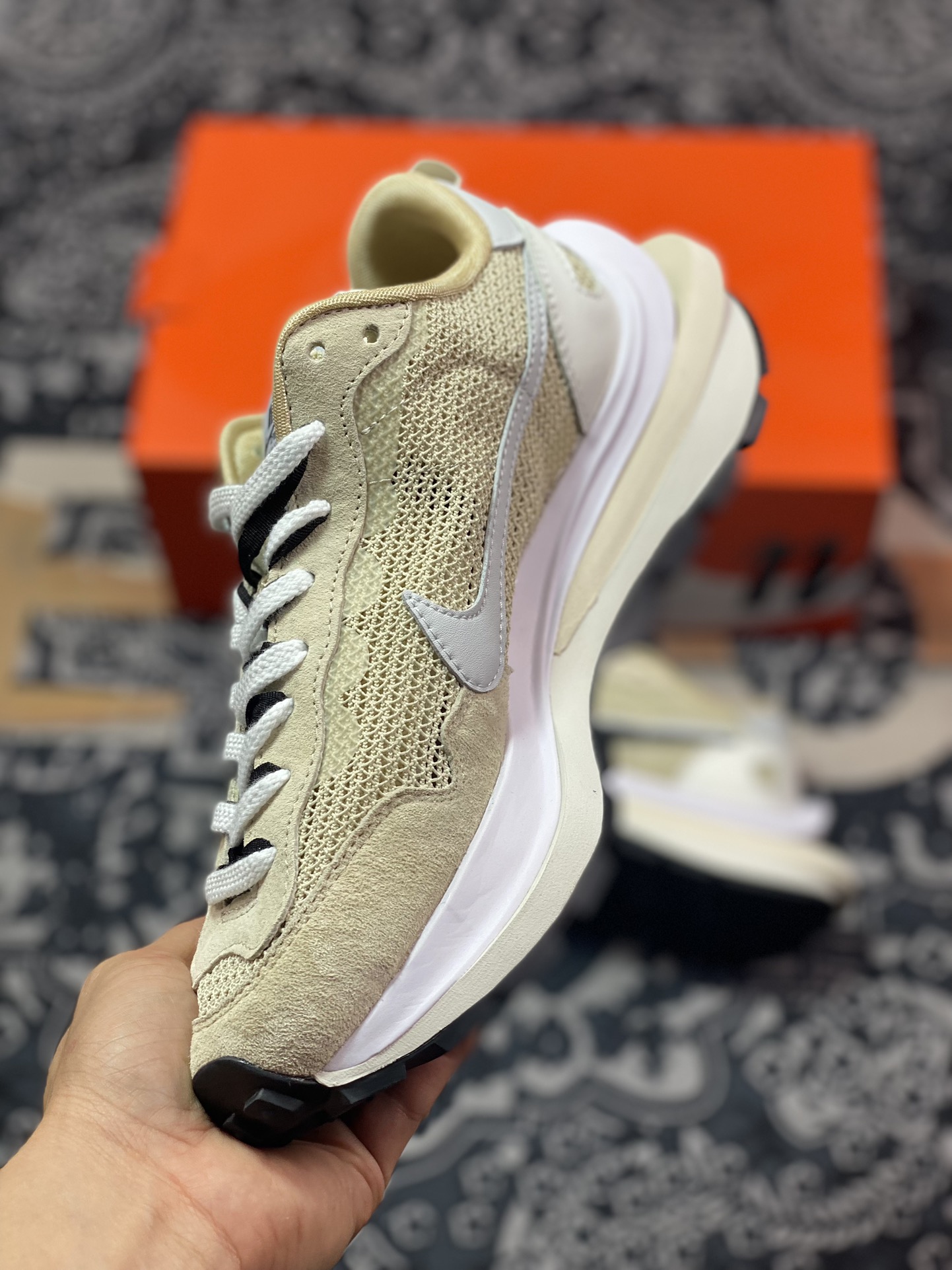 280 Sacai x Nike VaporWaffle 3.0"Khaki Black"系列慢跑鞋“网织浅卡其白黑重叠双钩子”CV1363-108