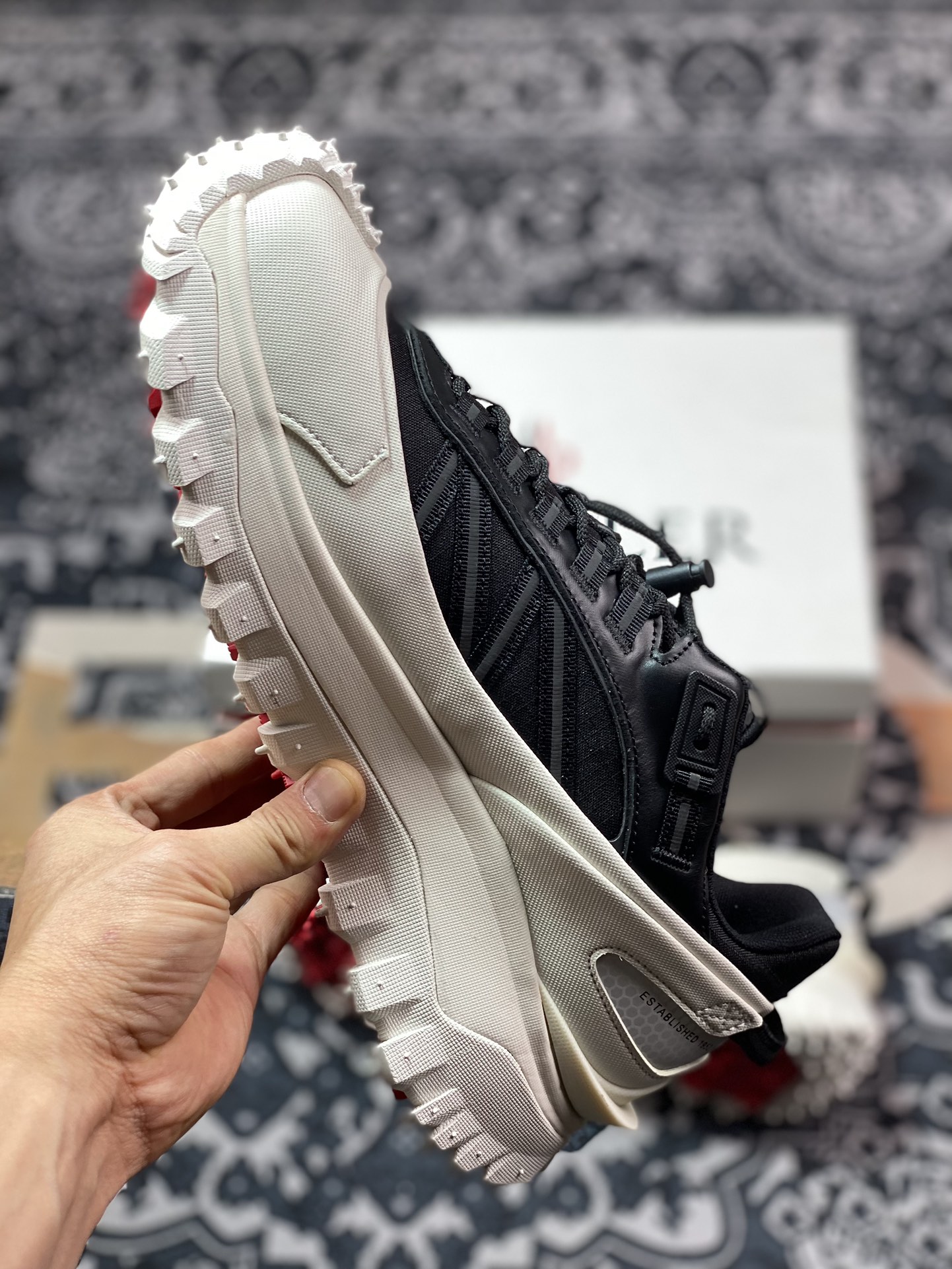 470 Moncler Trailgrip Gore-Tex 越野旅行系列低帮运动鞋“白黑”4M00100M2058