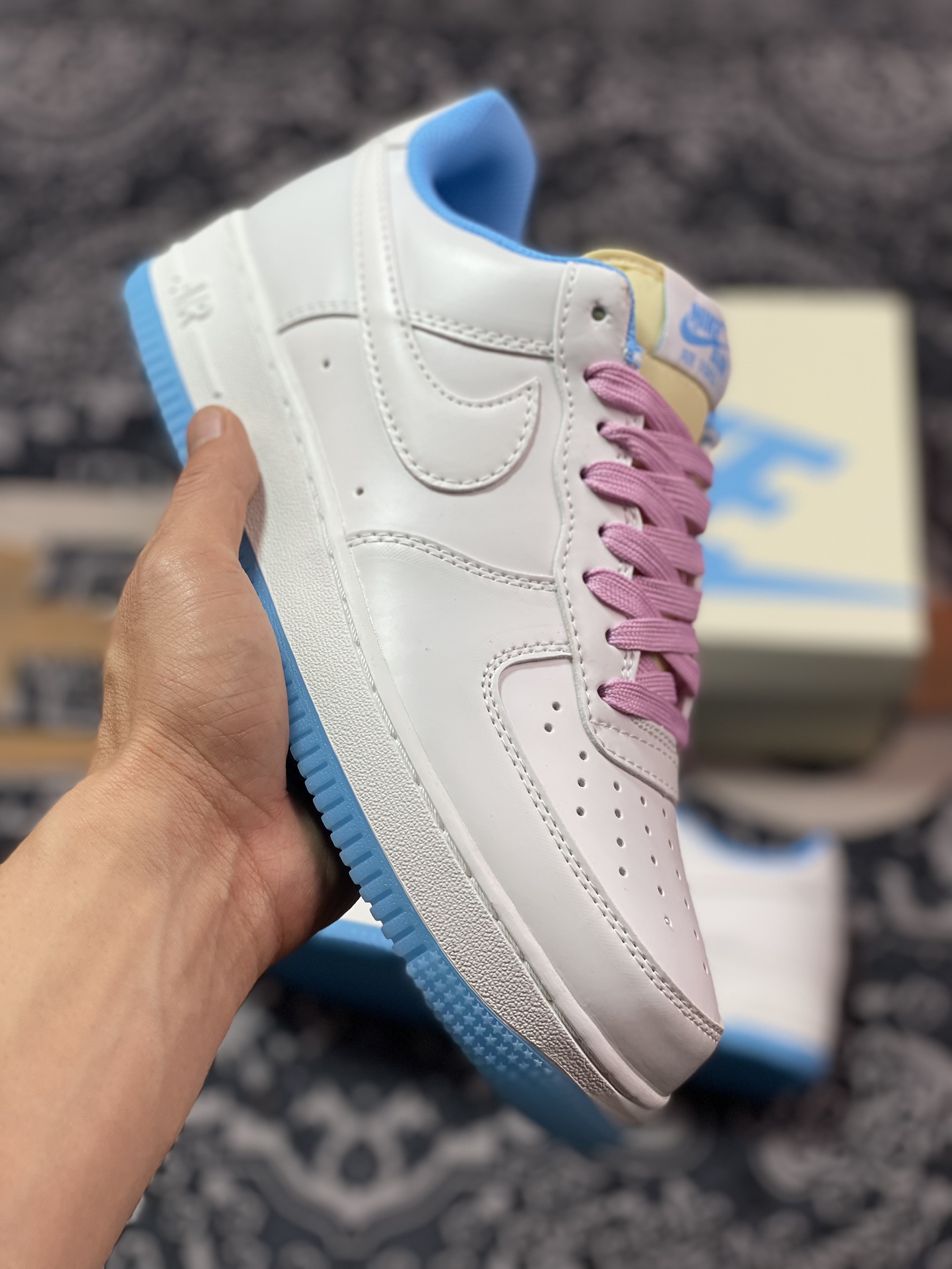 240 耐克Nike Wmns Air Force 1 ’07 Low”UV Sail White/University Blue Pack”空军一号板鞋“米白蓝粉七彩紫外线光感”LC5688-001