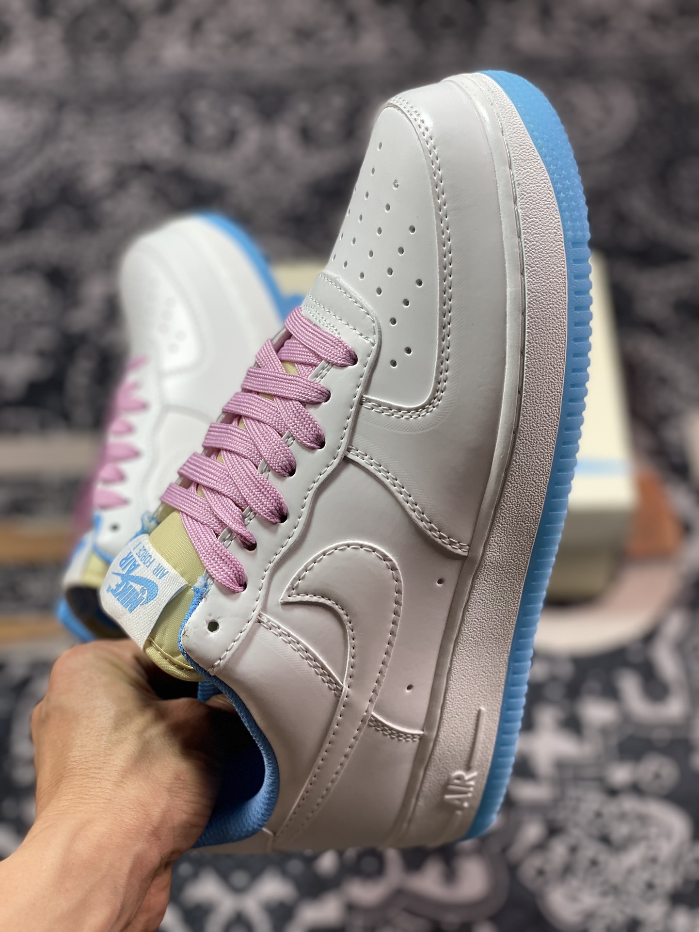 240 耐克Nike Wmns Air Force 1 '07 Low"UV Sail White/University Blue Pack"空军一号板鞋“米白蓝粉七彩紫外线光感”LC5688-001