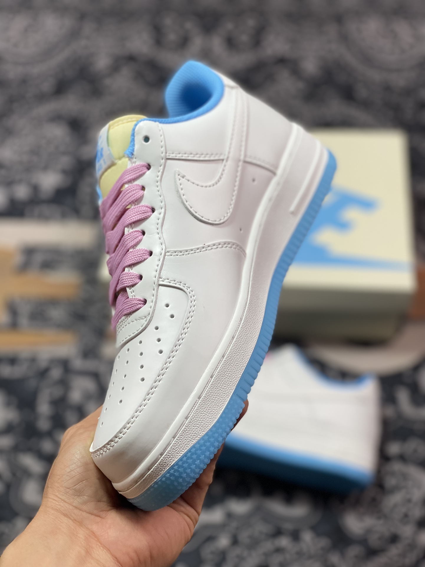 240 耐克Nike Wmns Air Force 1 '07 Low"UV Sail White/University Blue Pack"空军一号板鞋“米白蓝粉七彩紫外线光感”LC5688-001