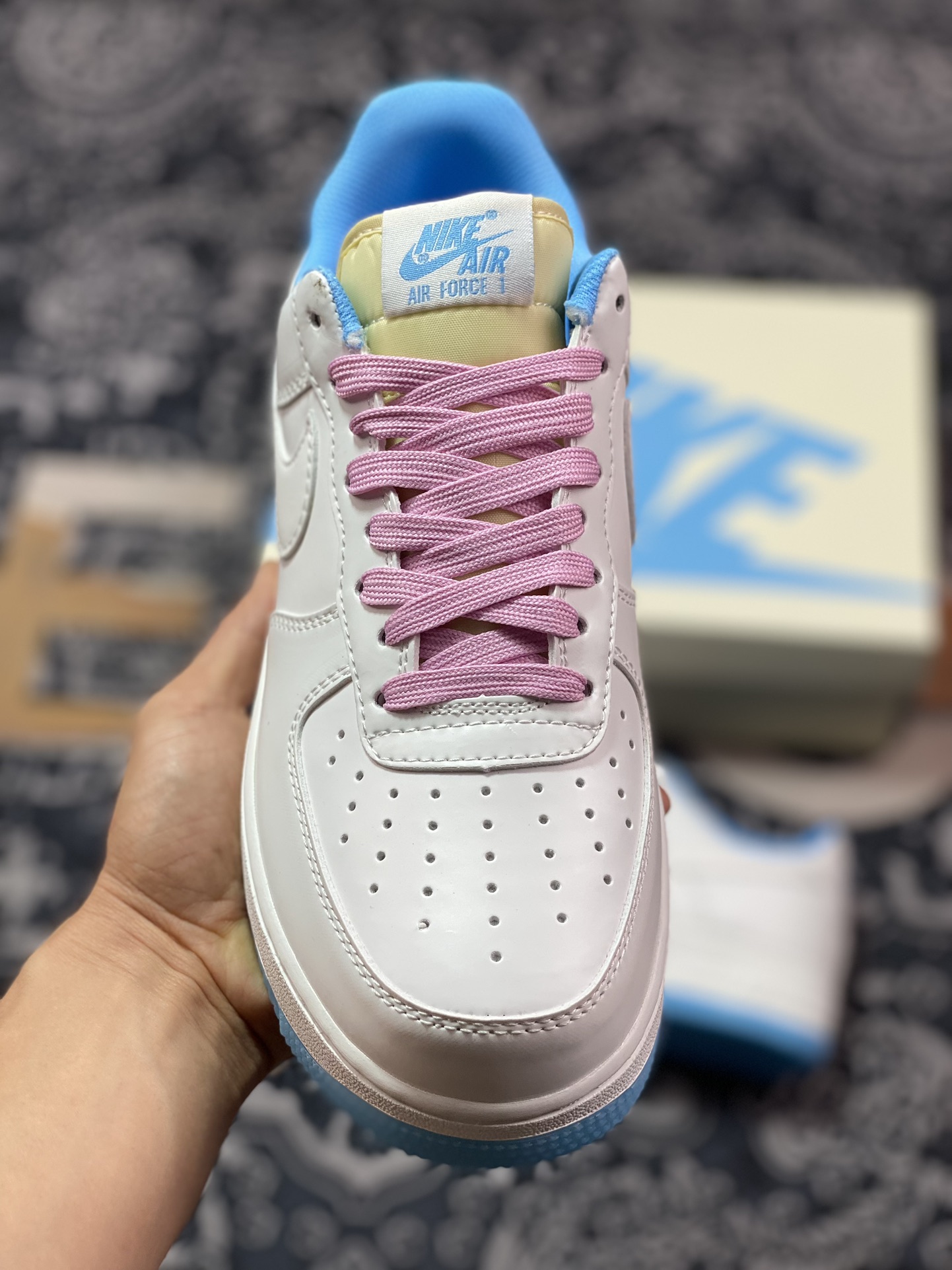 240 耐克Nike Wmns Air Force 1 '07 Low"UV Sail White/University Blue Pack"空军一号板鞋“米白蓝粉七彩紫外线光感”LC5688-001