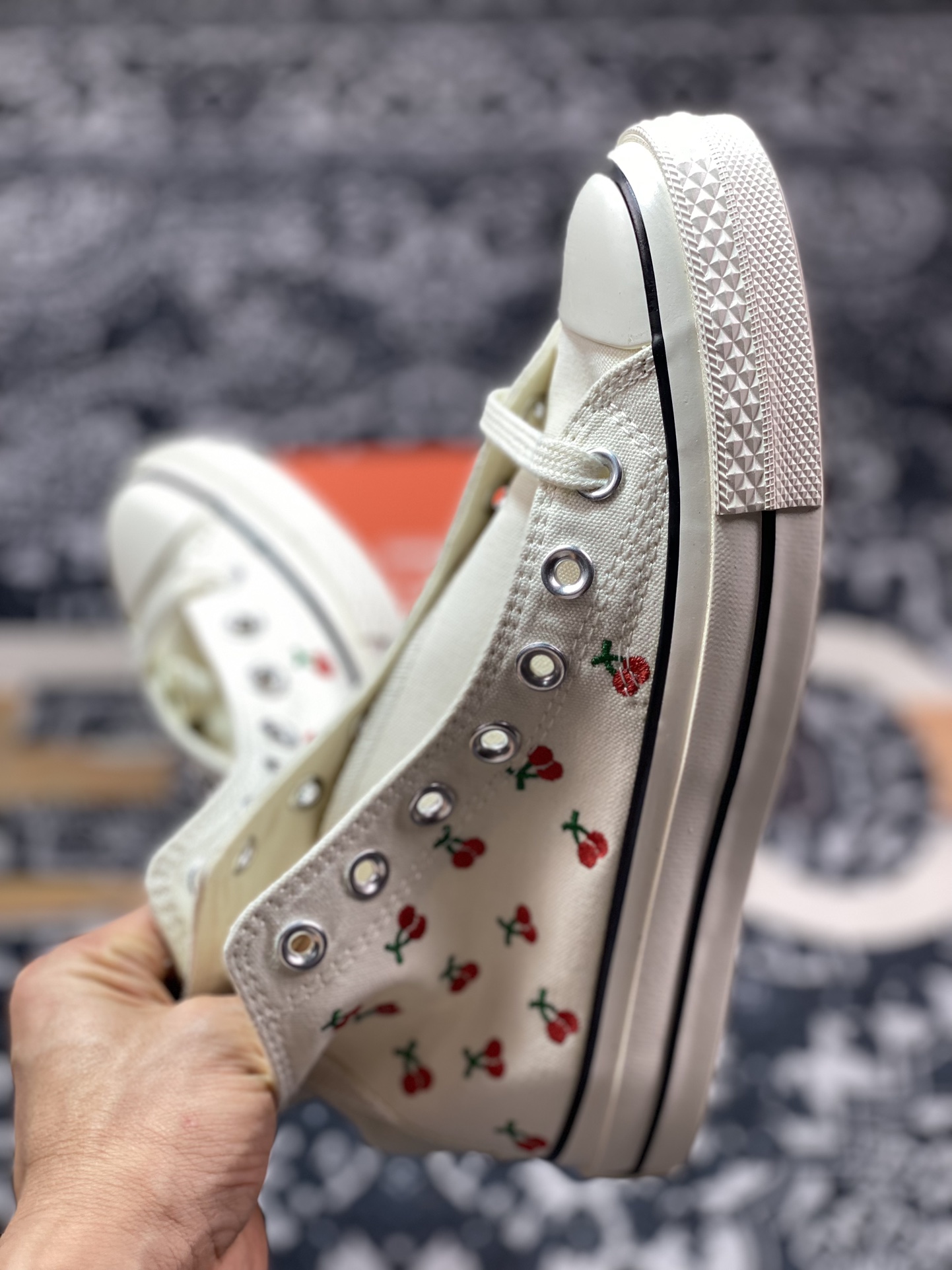 130 Converse Chuck 1970s 匡威官方 樱桃刺绣硫化帆布鞋