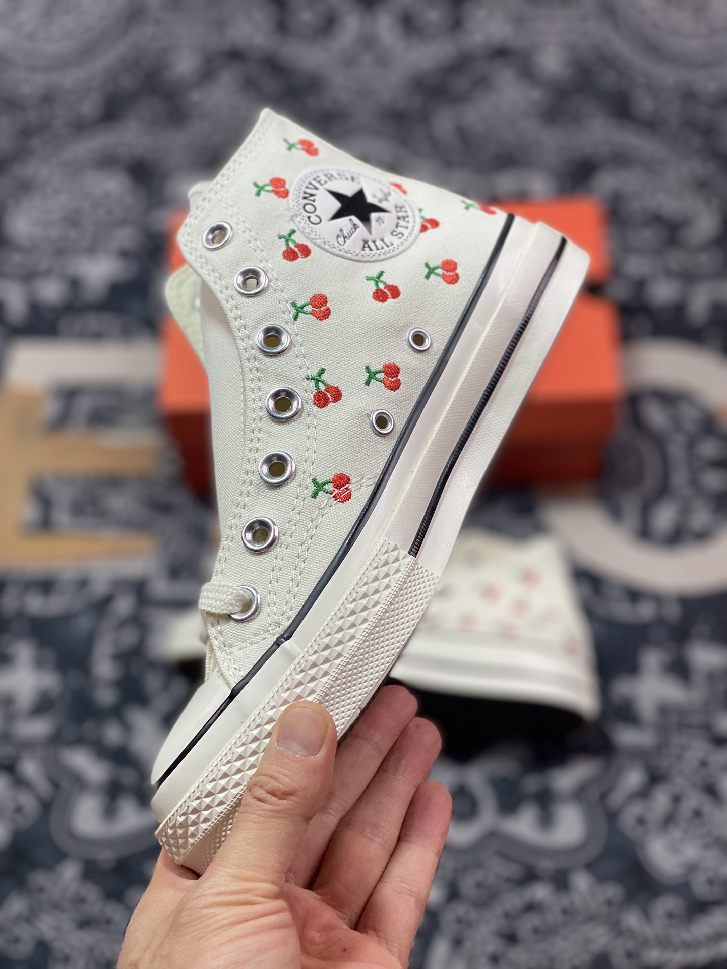 130 Converse Chuck 1970s 匡威官方 樱桃刺绣硫化帆布鞋