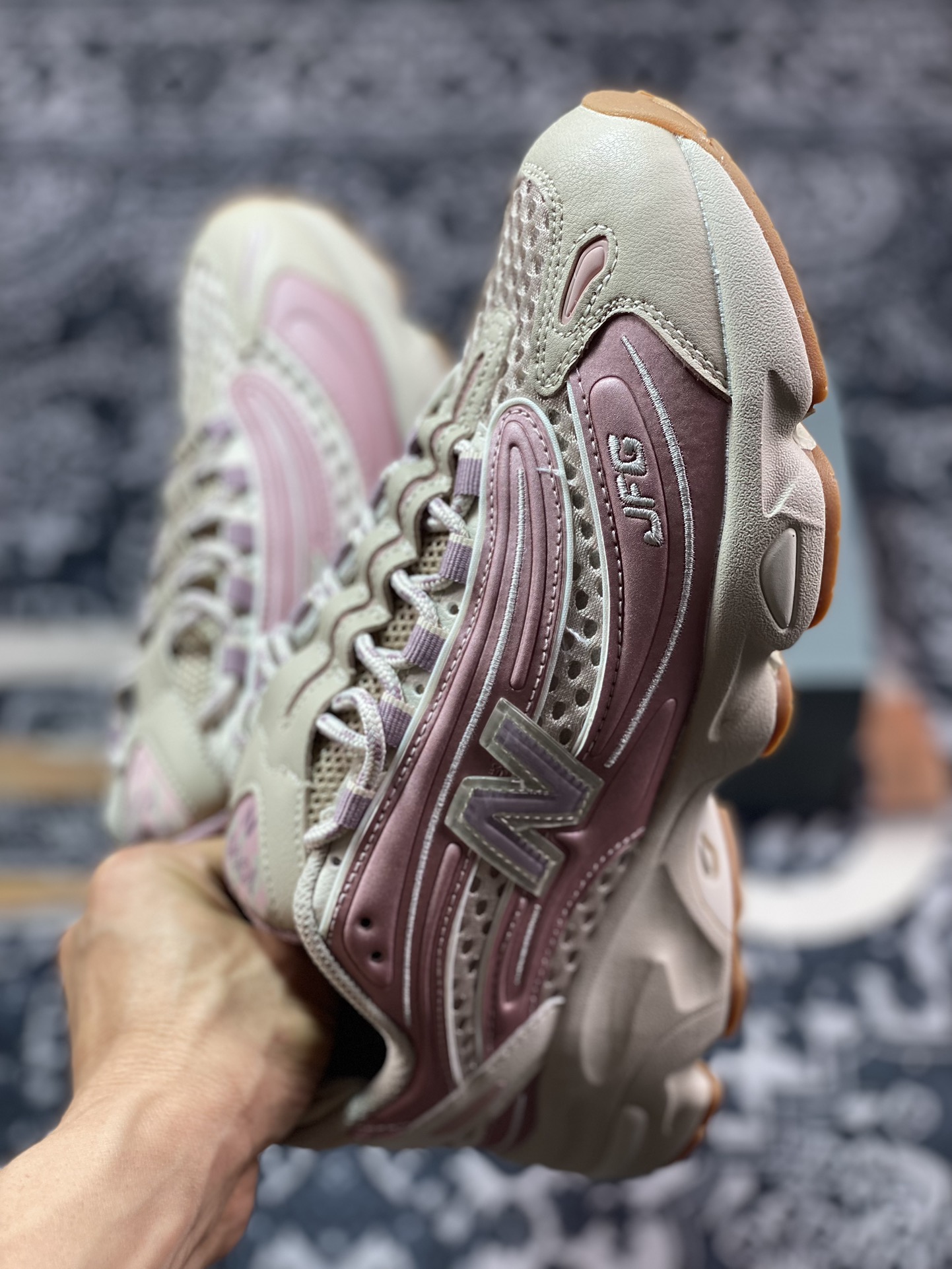 220 新百伦New Balance M1000"Pink Mink"系列低帮慢跑鞋“联名玫粉奶黄”M1000JG1