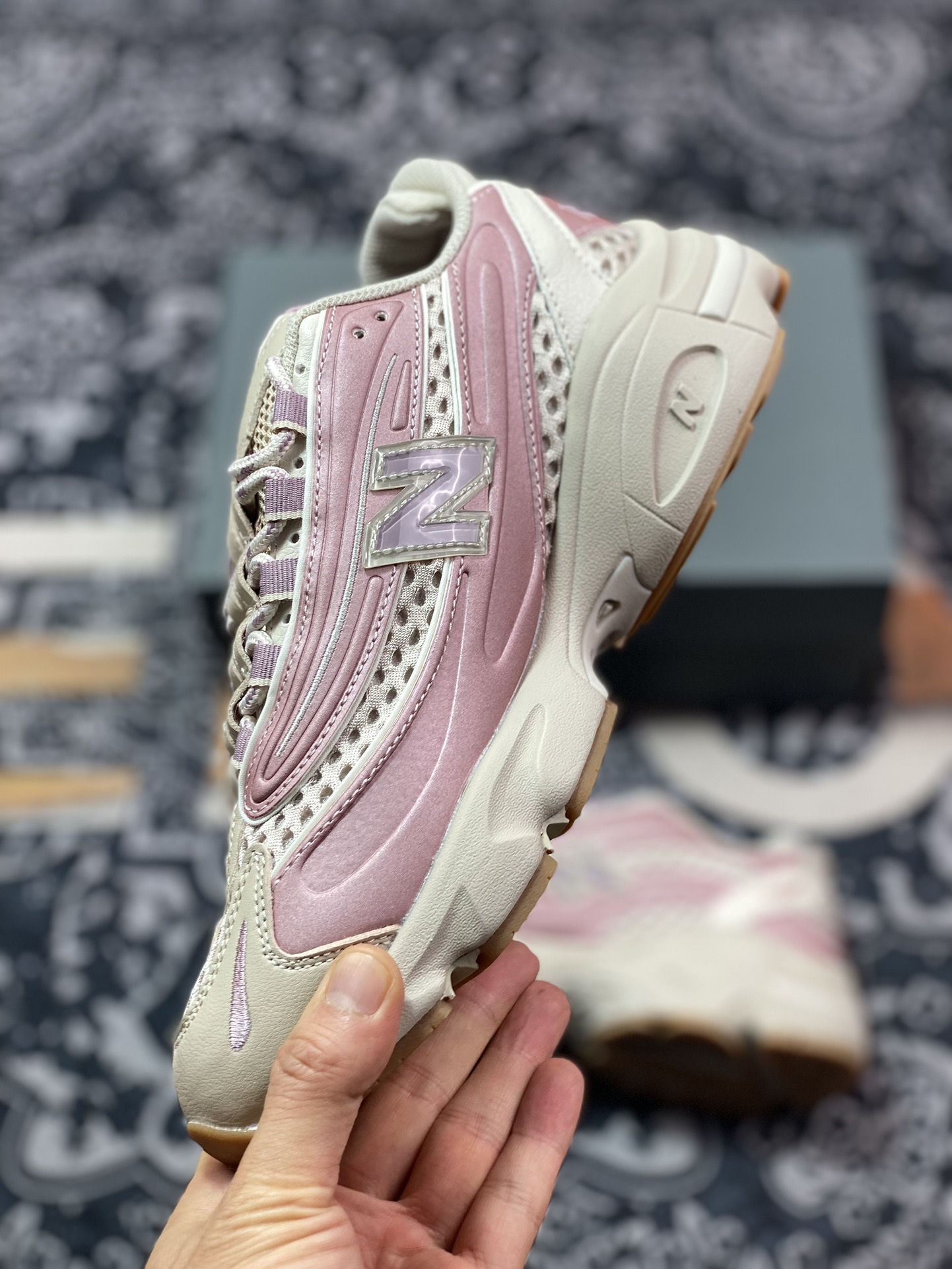 220 新百伦New Balance M1000"Pink Mink"系列低帮慢跑鞋“联名玫粉奶黄”M1000JG1