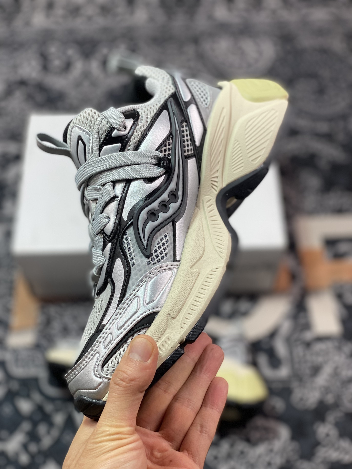 280 索康尼/Saucony 2k Cavalry 骑士2K系列低帮复古老爹风增高慢跑鞋“网织布全黑武士”S79053-1