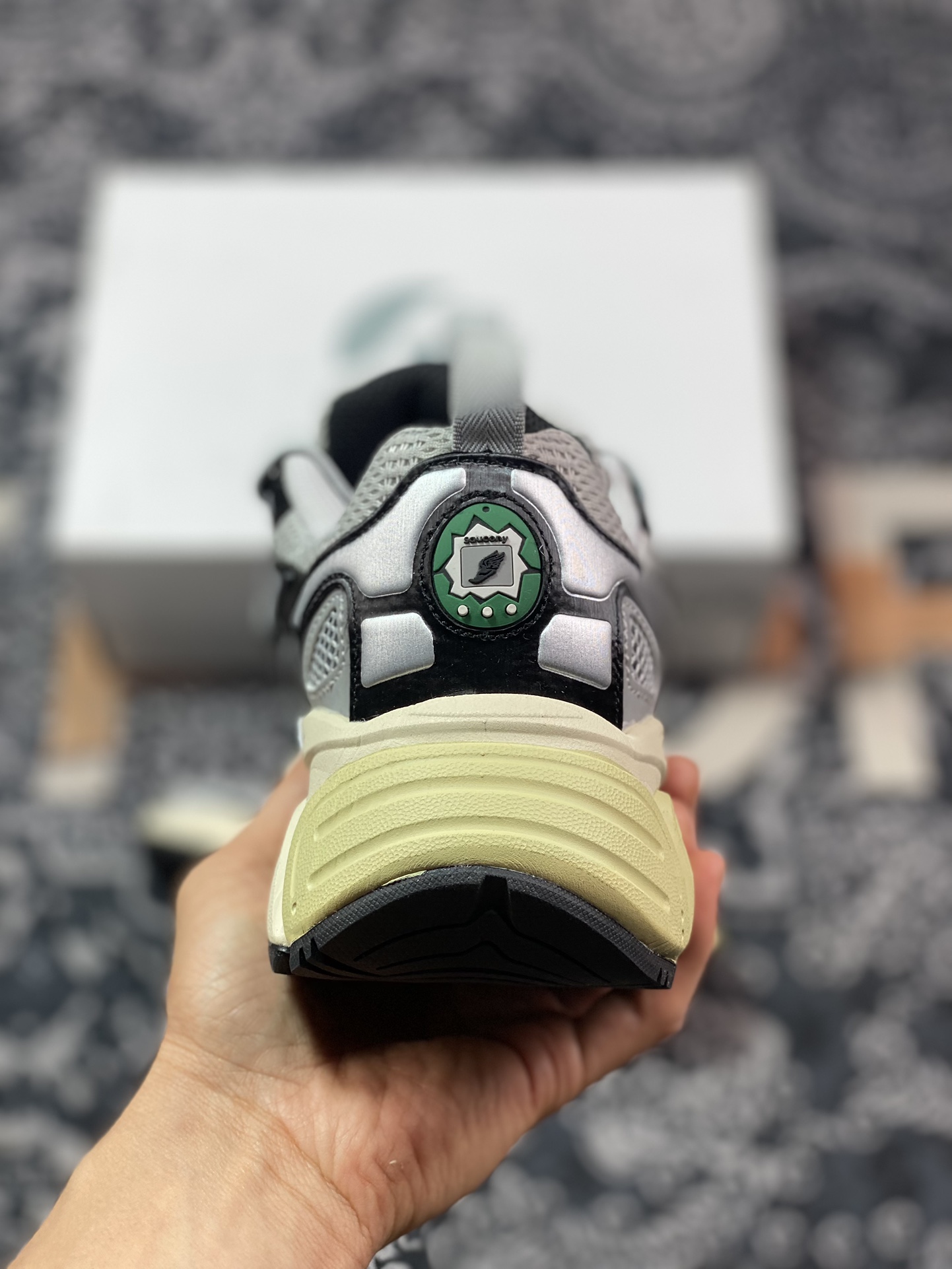 280 索康尼/Saucony 2k Cavalry 骑士2K系列低帮复古老爹风增高慢跑鞋“网织布全黑武士”S79053-1