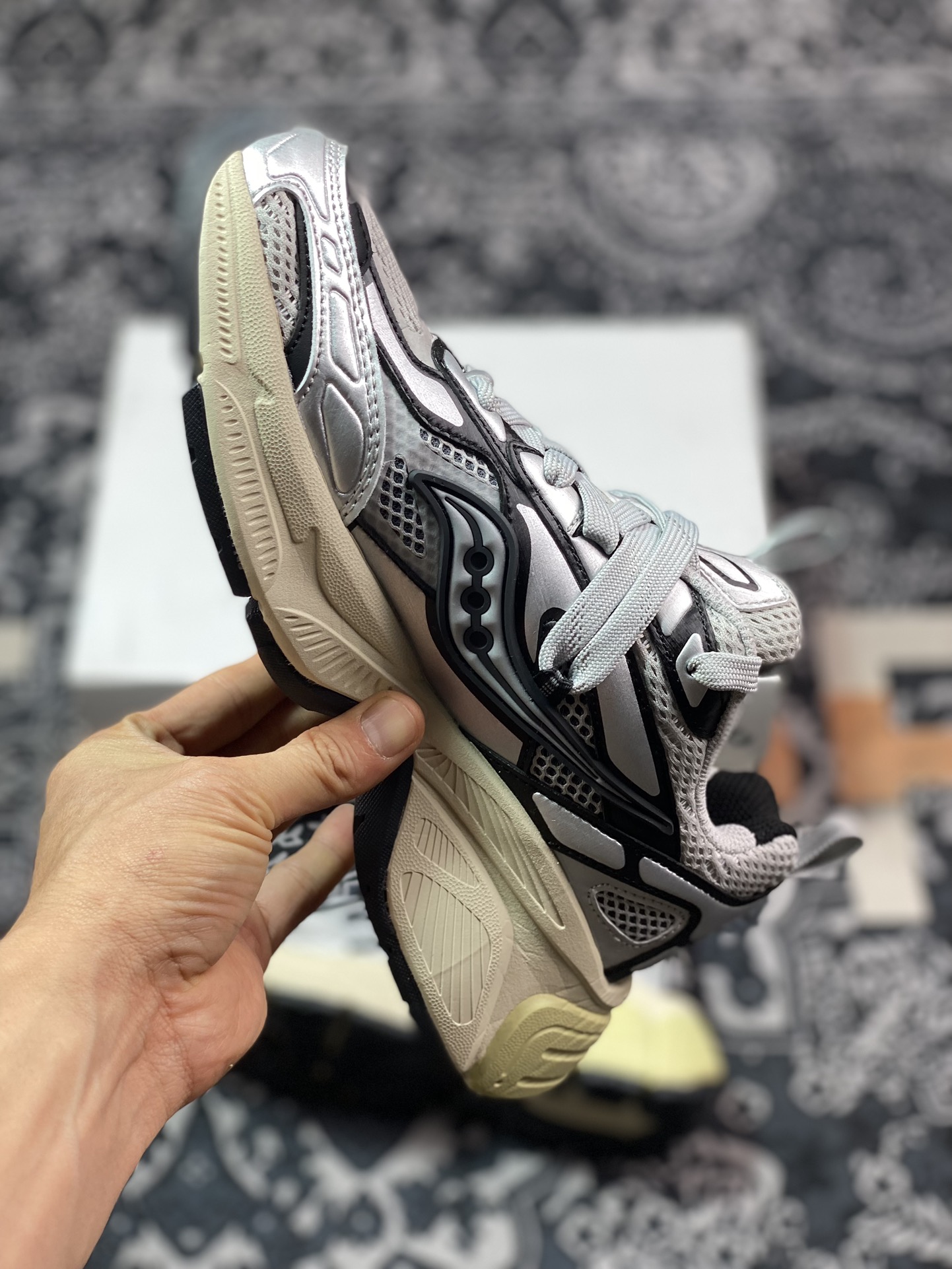 280 索康尼/Saucony 2k Cavalry 骑士2K系列低帮复古老爹风增高慢跑鞋“网织布全黑武士”S79053-1