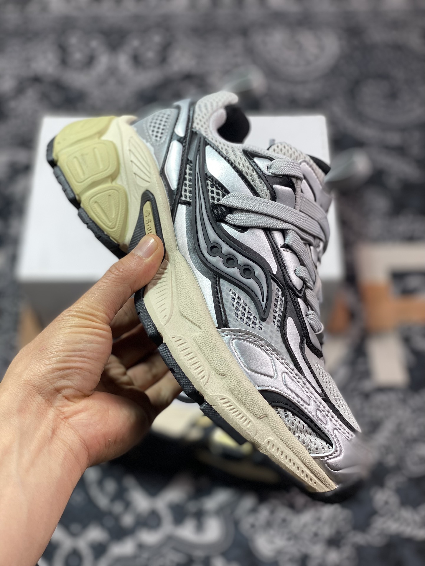 280 索康尼/Saucony 2k Cavalry 骑士2K系列低帮复古老爹风增高慢跑鞋“网织布全黑武士”S79053-1