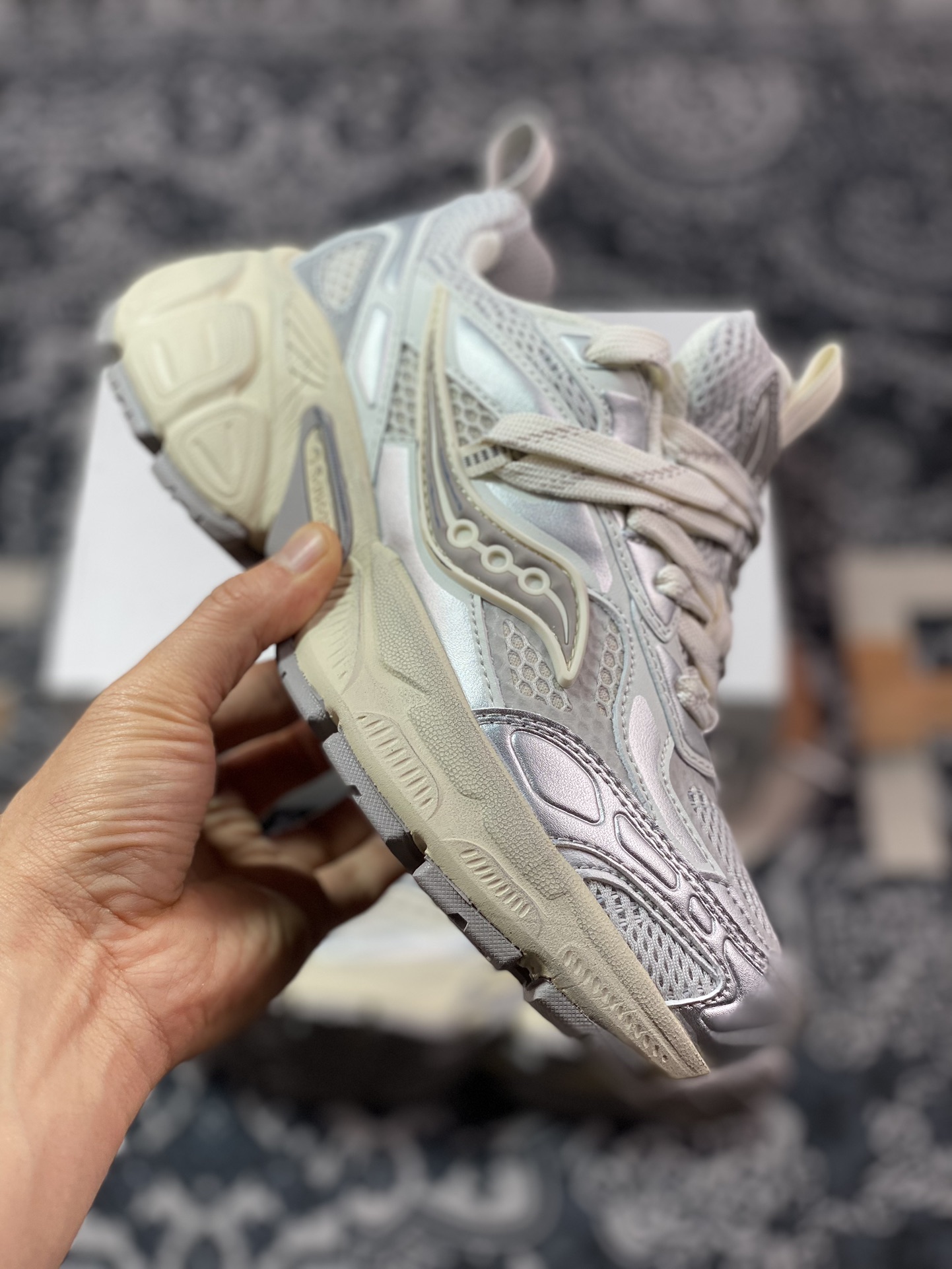 280 Saucony 2k Cavalry 骑士2K系列低帮慢跑鞋“网织布银灰米白做旧”S79053-3