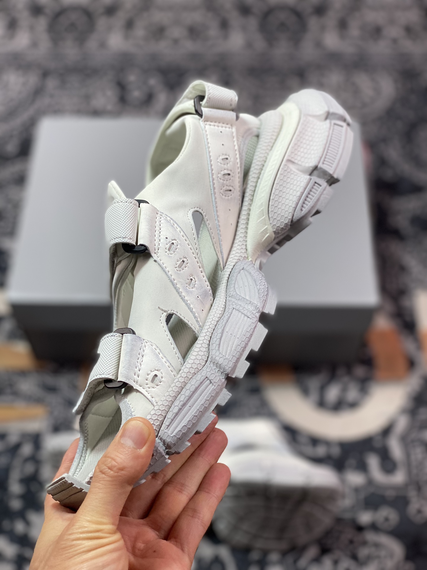 420 法国高端奢侈品牌-巴黎世家BALENCIAGA 3XL Sandals 3+系列魔术贴凉鞋“浅灰黑做旧”786959 W3XLT 9191