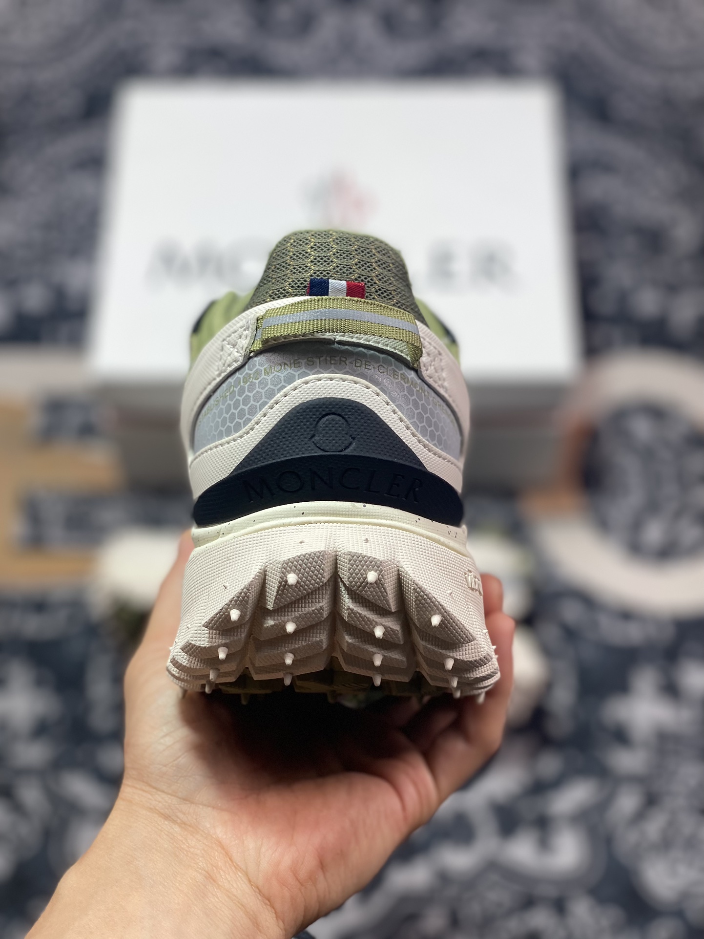 470 Moncler Trailgrip Gore-Tex 越野旅行系列低帮运动鞋“米白卡其橄榄绿”4M00110M267121I