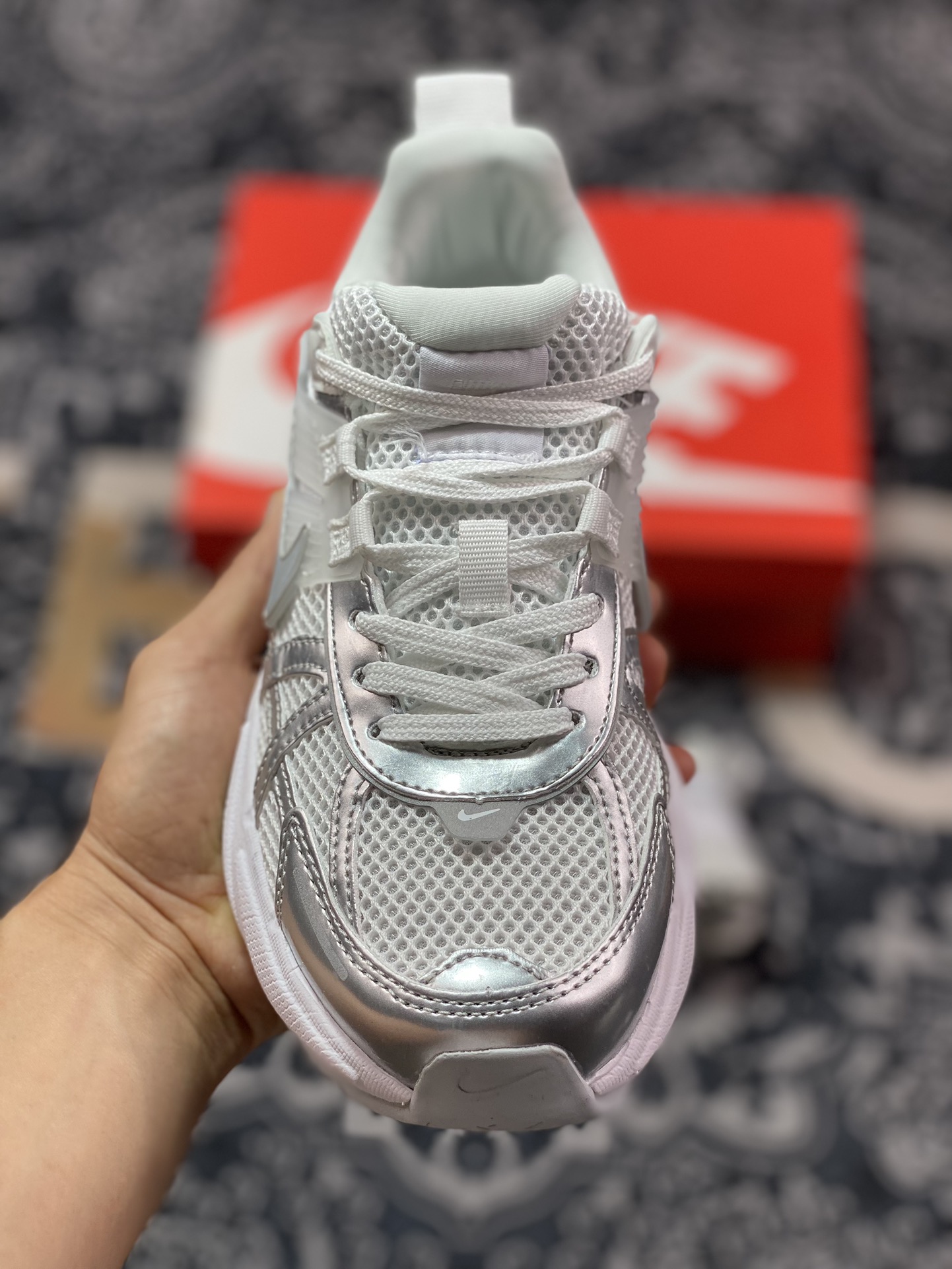 200 耐克Nike Wmns V2K Runtekk Low"Metallic Silver"复古慢跑鞋“金属银白”FD0736-104