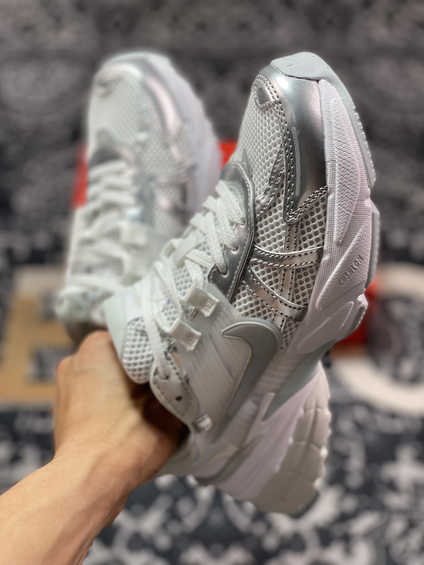 200 耐克Nike Wmns V2K Runtekk Low"Metallic Silver"复古慢跑鞋“金属银白”FD0736-104