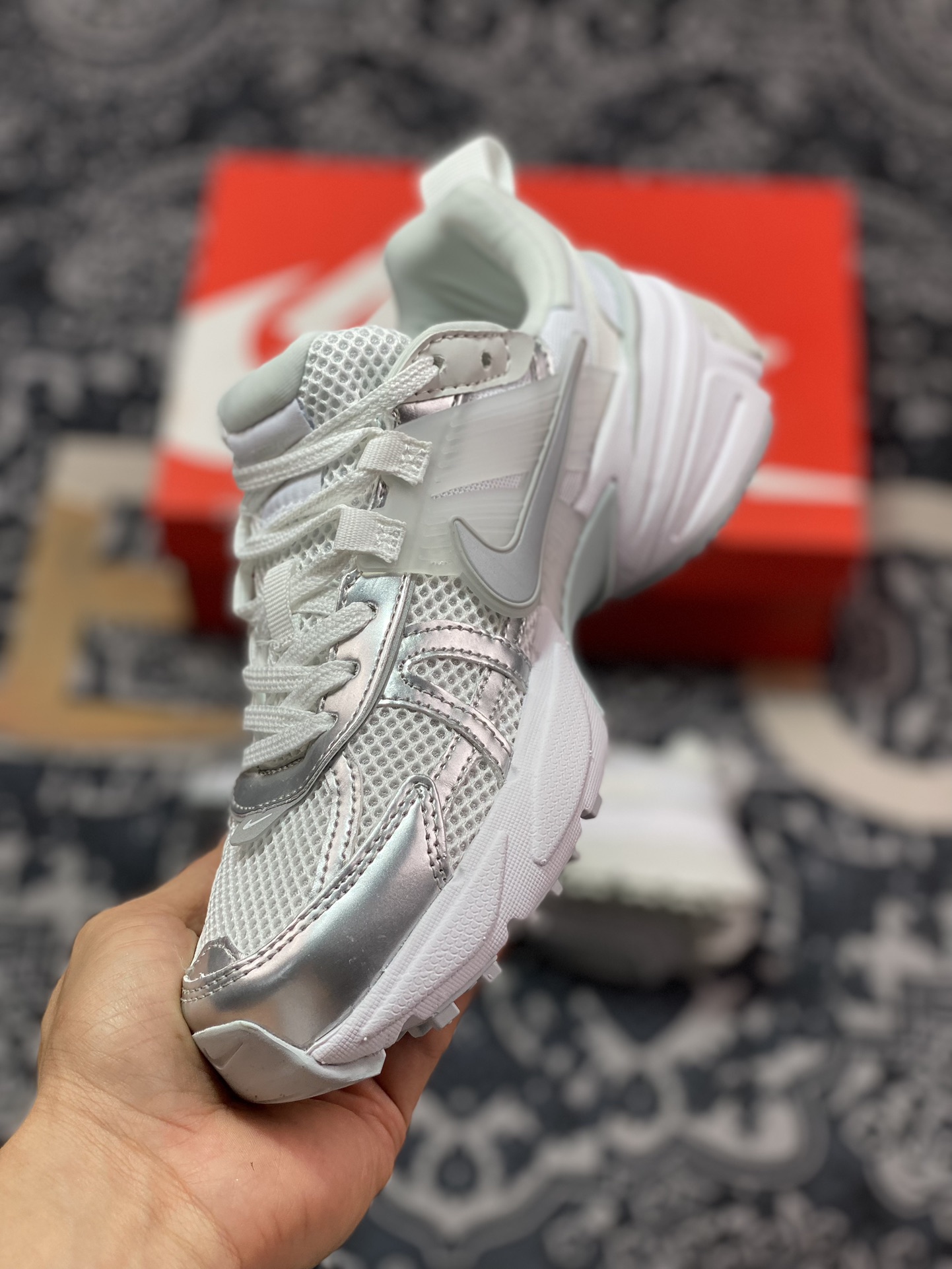 200 耐克Nike Wmns V2K Runtekk Low"Metallic Silver"复古慢跑鞋“金属银白”FD0736-104