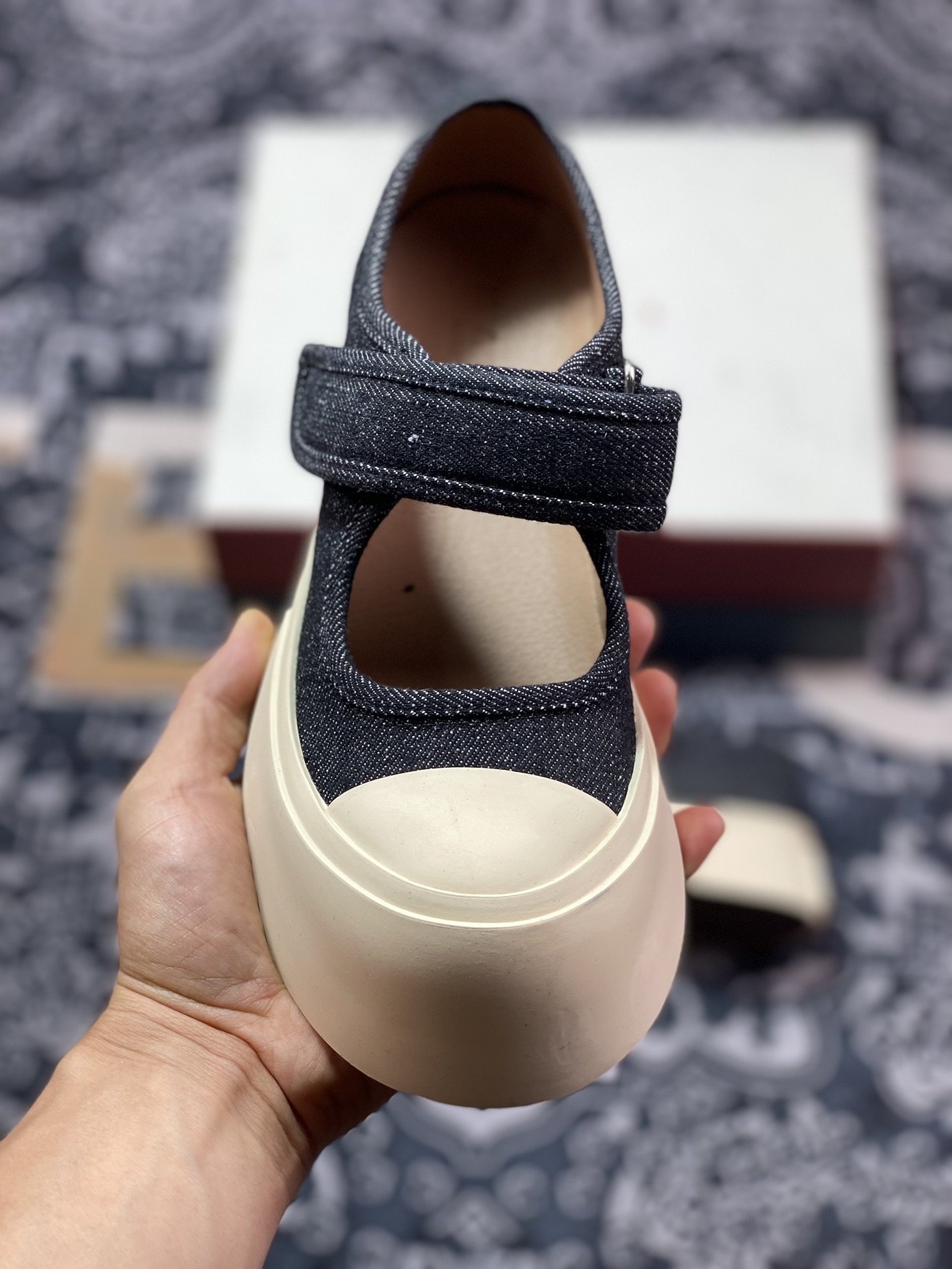 260 玛尼·Marni Pablo Leather Mary Jane Sneaker 板鞋“魔术贴丹宁牛仔布暗蓝”SNZW003030P415500B64