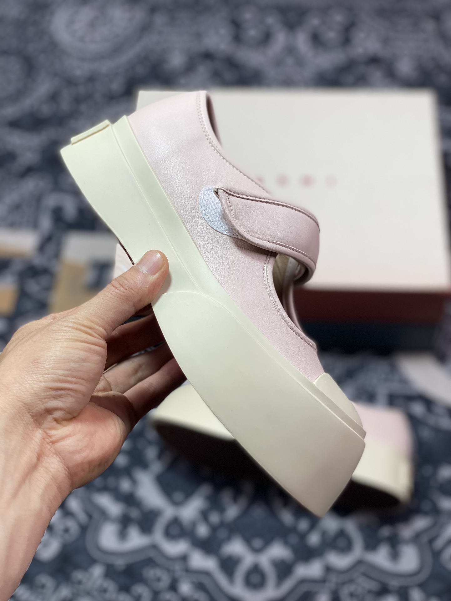 260 意大利奢侈品品牌-玛尼·Marni Pablo Leather Mary Jane Sneaker 板鞋“魔术贴浅粉奶白红LOGO”SNZW003120F118006