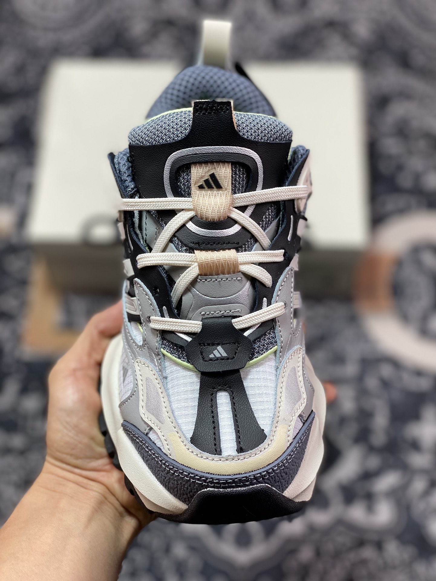 260 阿迪达斯Adidas XLG Runner Deluxe 跑步者豪华版系列低帮慢跑鞋“米白深灰橘粉绿”IH7796