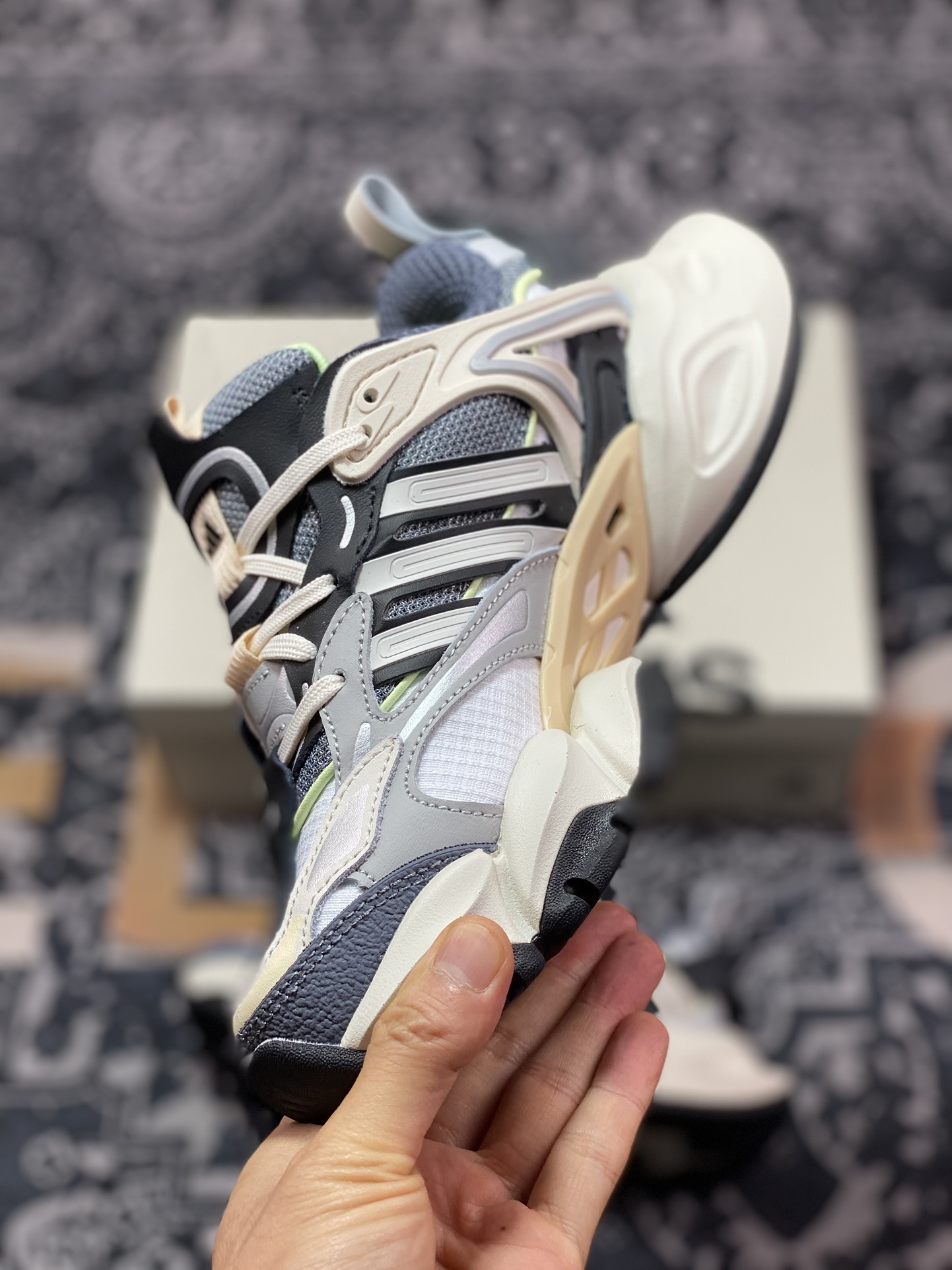 260 阿迪达斯Adidas XLG Runner Deluxe 跑步者豪华版系列低帮慢跑鞋“米白深灰橘粉绿”IH7796