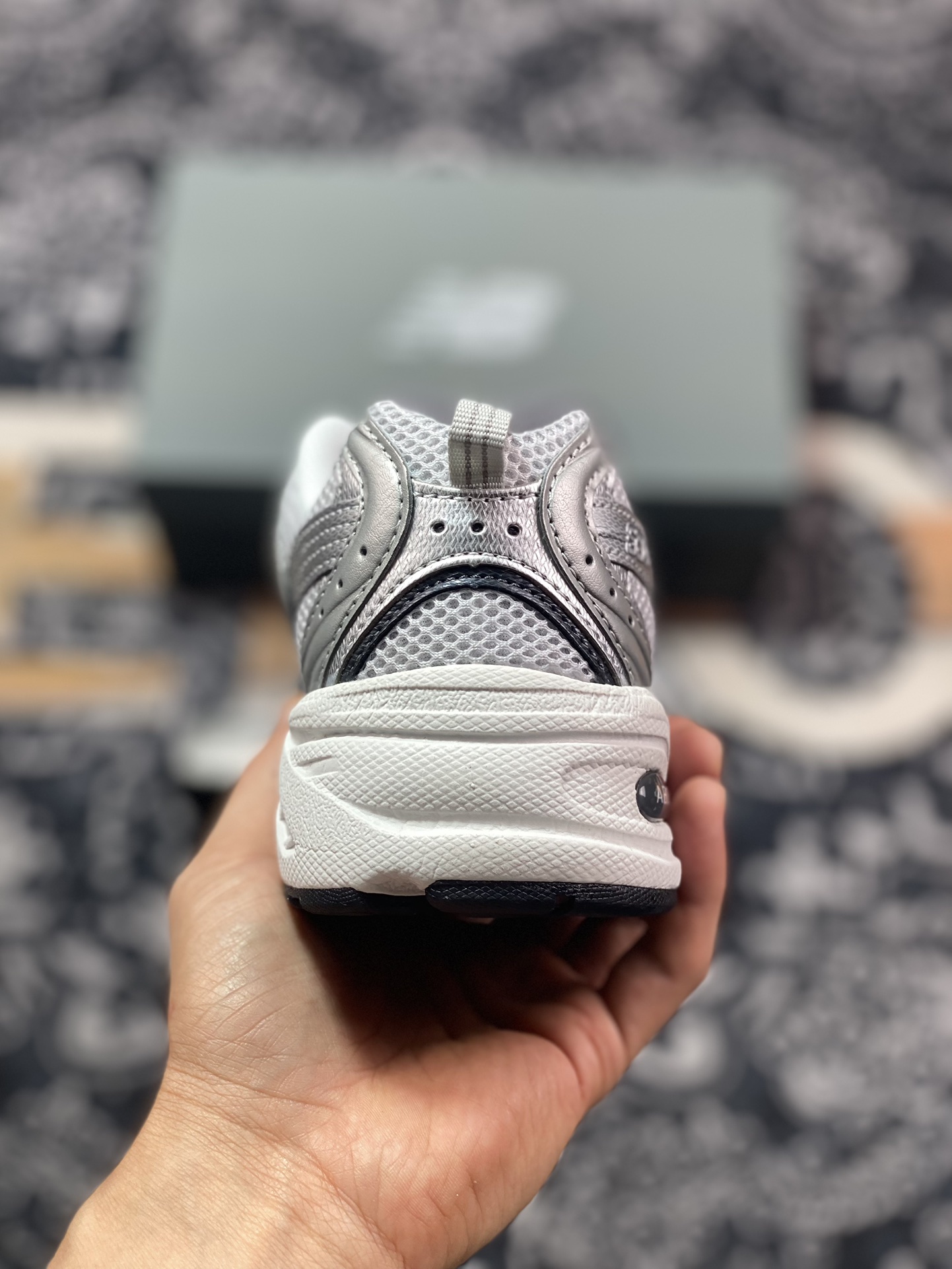 200 新百伦New Balance MR530系列低帮复古老爹风休闲运动跑步鞋“深灰银”MR530LG