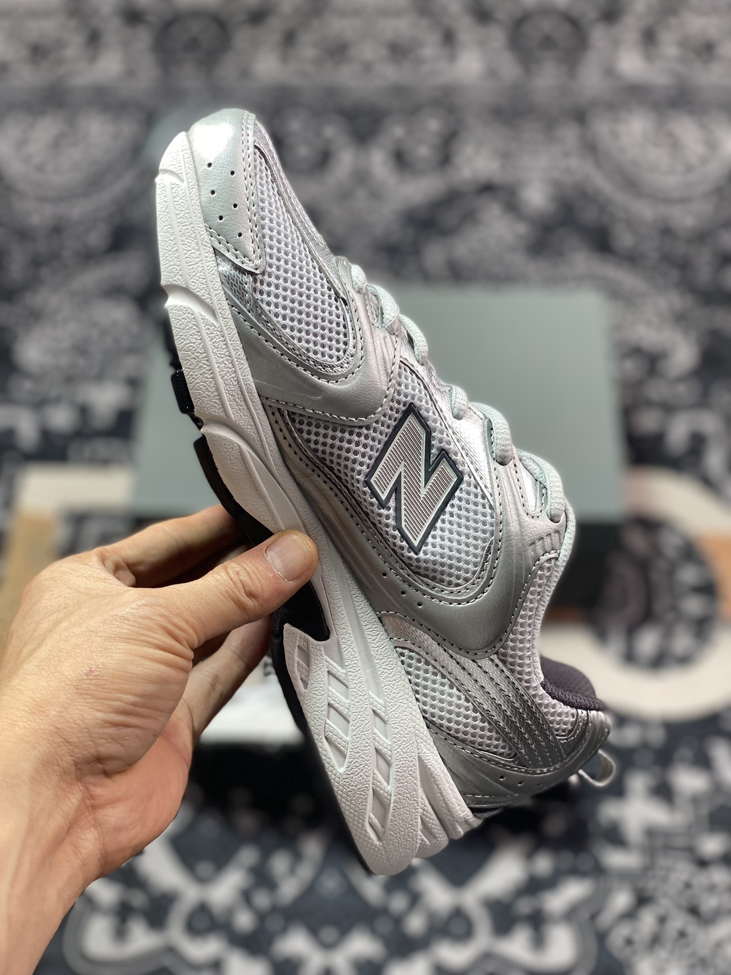 200 新百伦New Balance MR530系列低帮复古老爹风休闲运动跑步鞋“深灰银”MR530LG