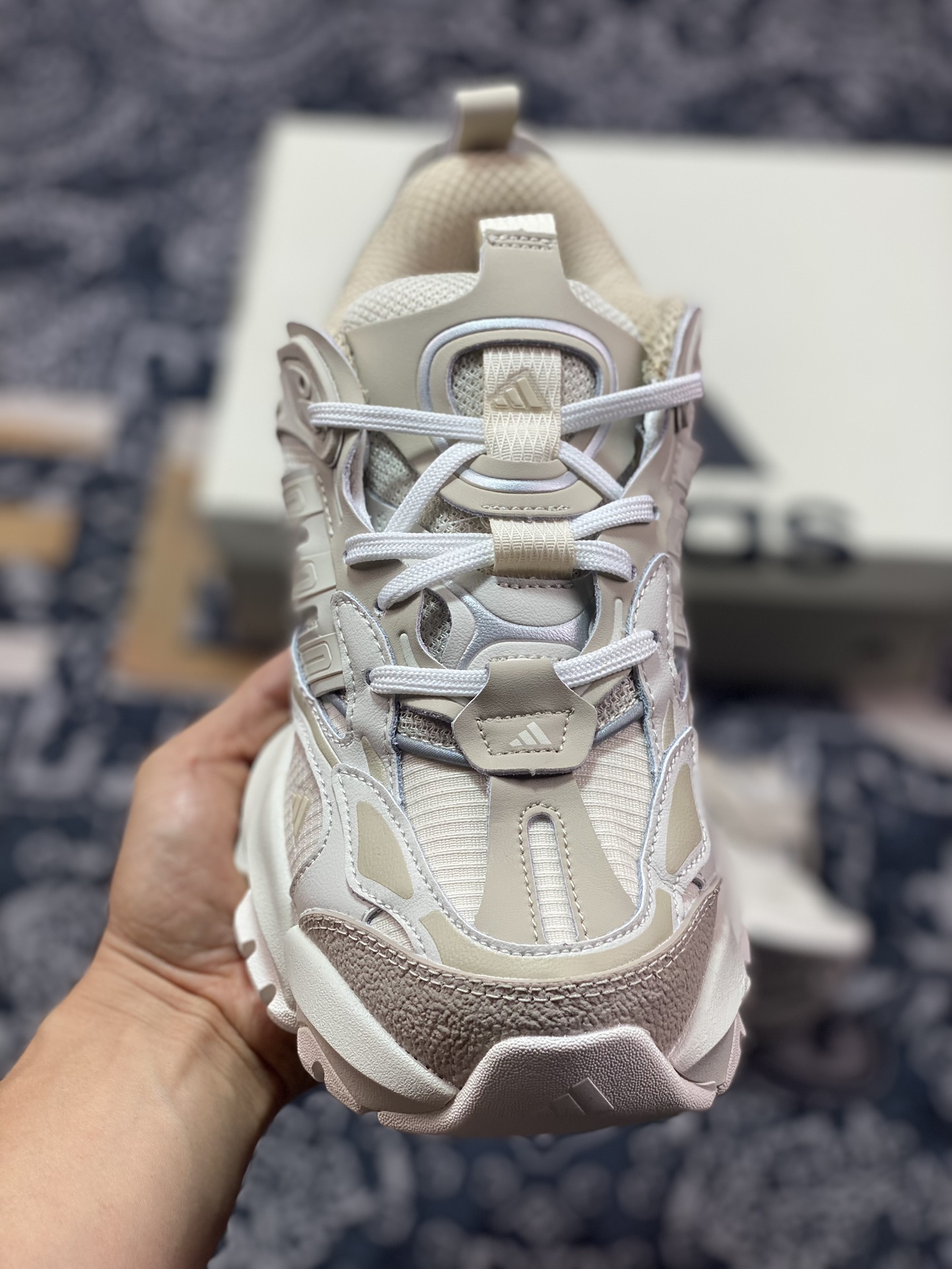 260 Adidas XLG Runner Deluxe 跑步者豪华版系列低帮慢跑鞋“浅卡其米白”IH7799