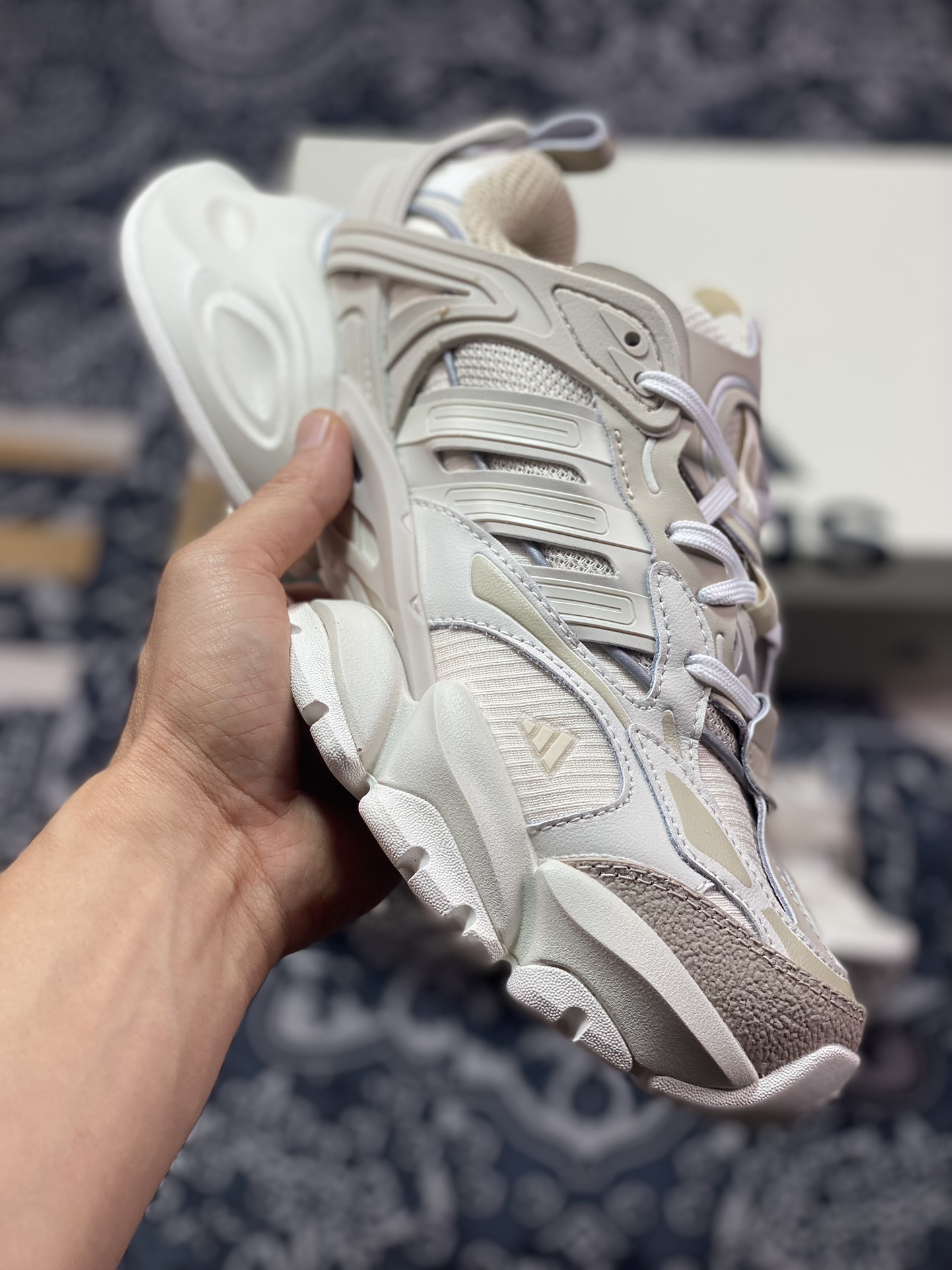 260 Adidas XLG Runner Deluxe 跑步者豪华版系列低帮慢跑鞋“浅卡其米白”IH7799