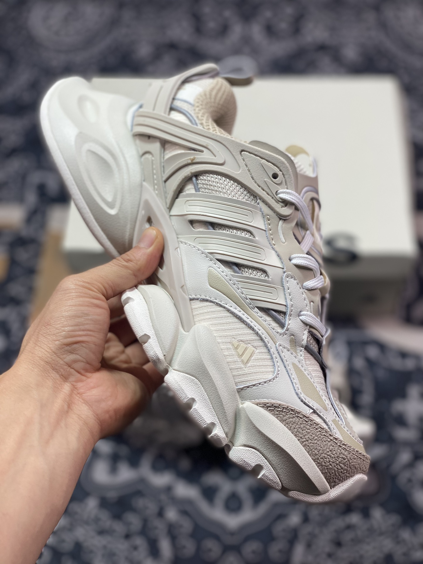 260 Adidas XLG Runner Deluxe 跑步者豪华版系列低帮慢跑鞋“浅卡其米白”IH7799