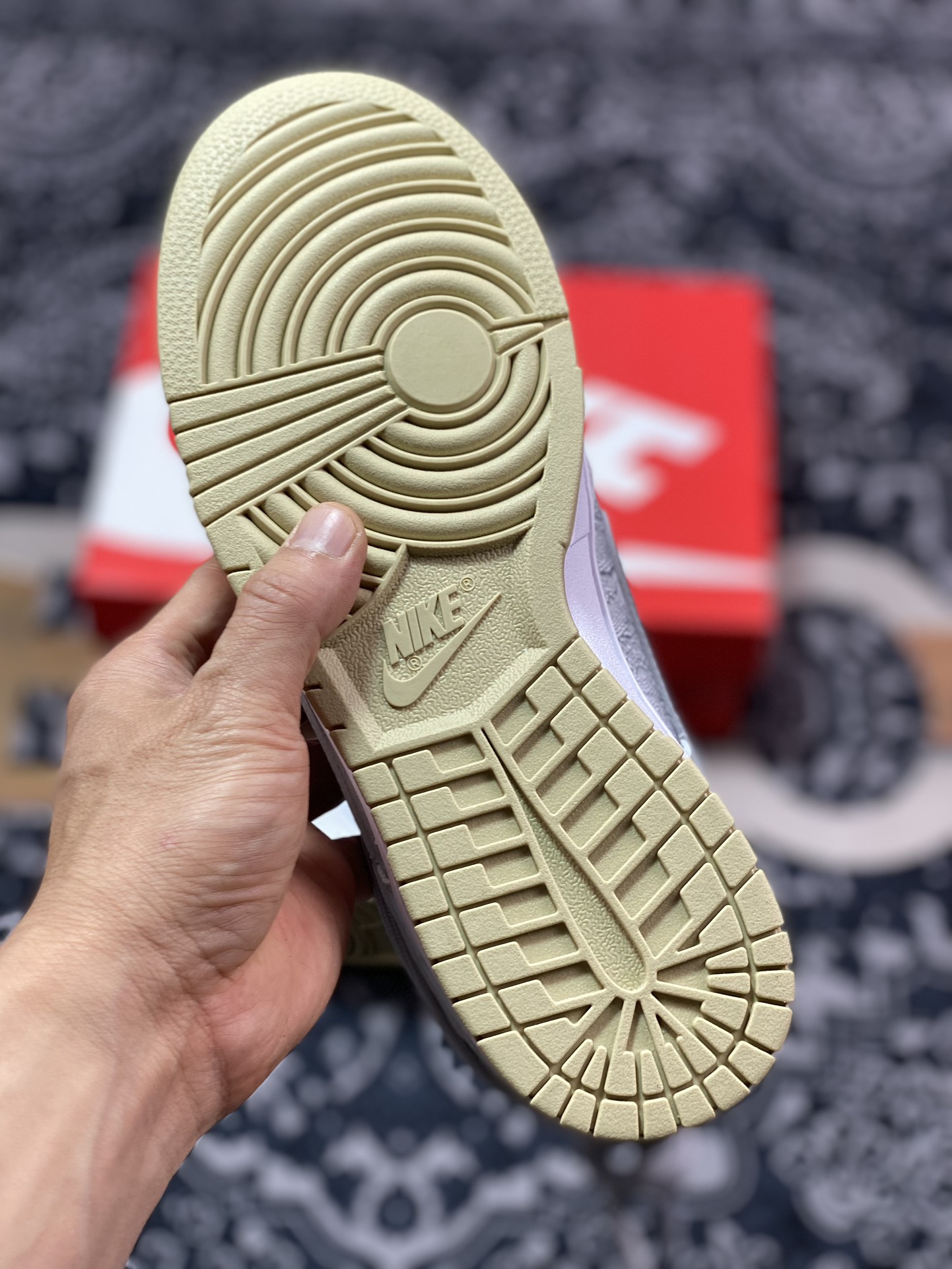 300 耐克Nike SB Dunk Low"Year of the Dragon"扣篮系列低帮板鞋“银灰丝绸呤珑绑绳”DV0833-100