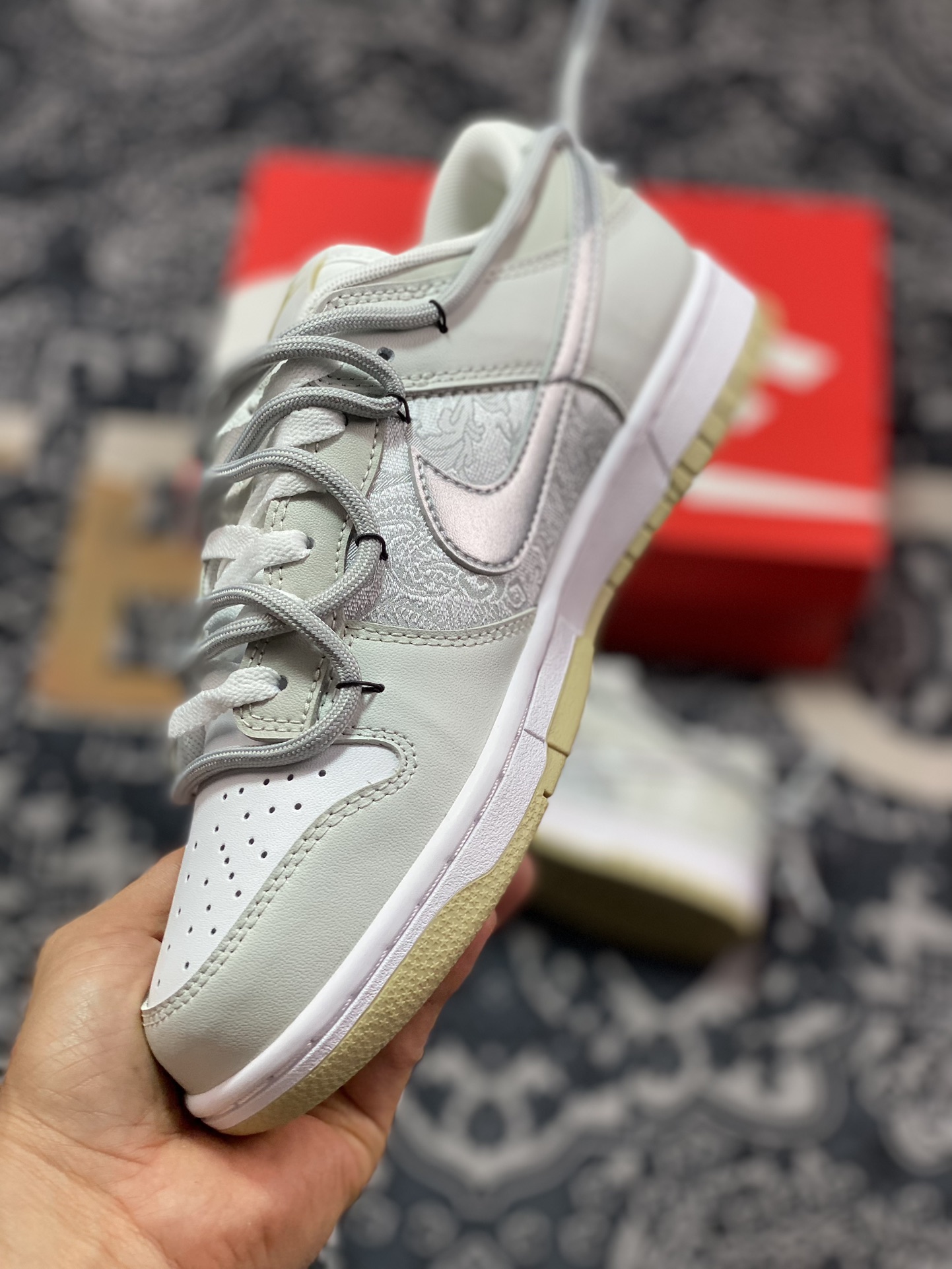 300 耐克Nike SB Dunk Low"Year of the Dragon"扣篮系列低帮板鞋“银灰丝绸呤珑绑绳”DV0833-100