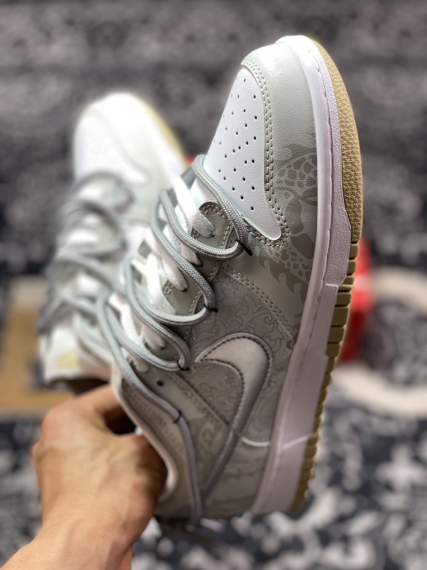 300 耐克Nike SB Dunk Low"Year of the Dragon"扣篮系列低帮板鞋“银灰丝绸呤珑绑绳”DV0833-100