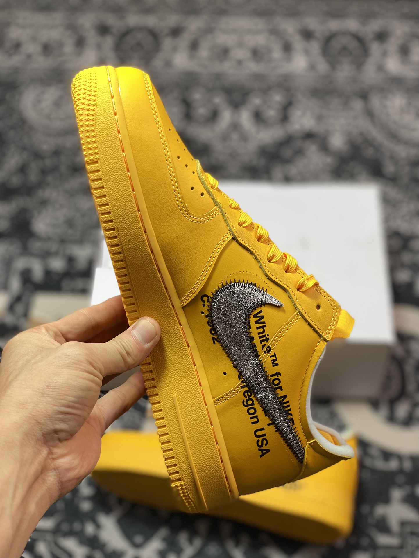 320 MoMA x Off-White x Nike Air Force 1'07 Low"MCA University Yellow"空军一号板鞋“OW黄银绑绳”DD1876-700