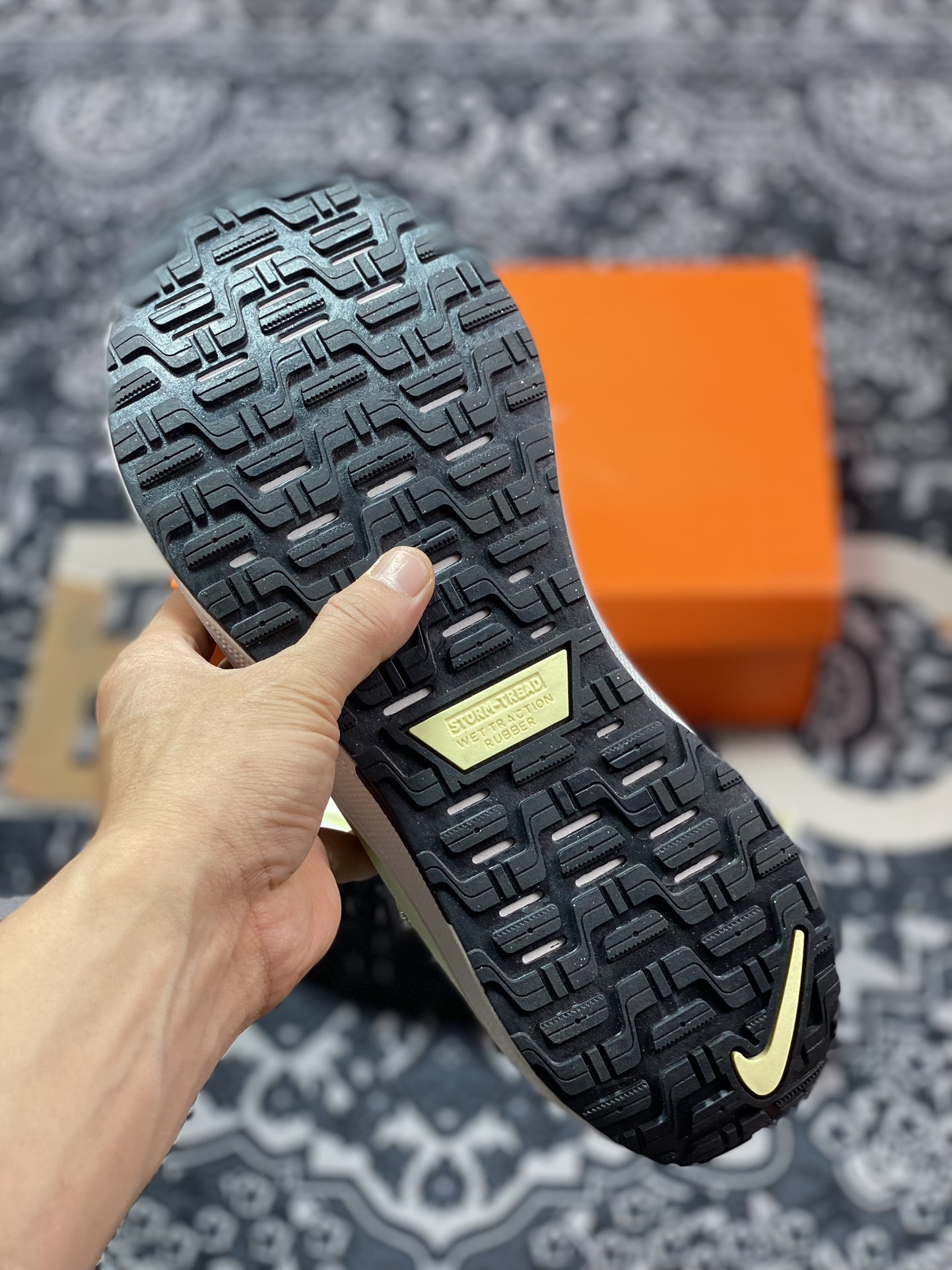 180 原厂级别 Nike Infinity Run 4 RN4 GTX Gore-Tex 耐克防水公路助力畅跑鞋  FB2197-100