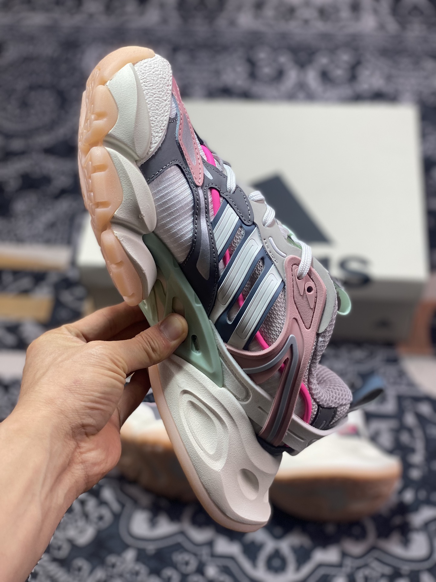 260 阿迪达斯Adidas XLG Runner Deluxe 跑步者豪华版系列低帮慢跑鞋“米白桃粉玉绿”IH7797