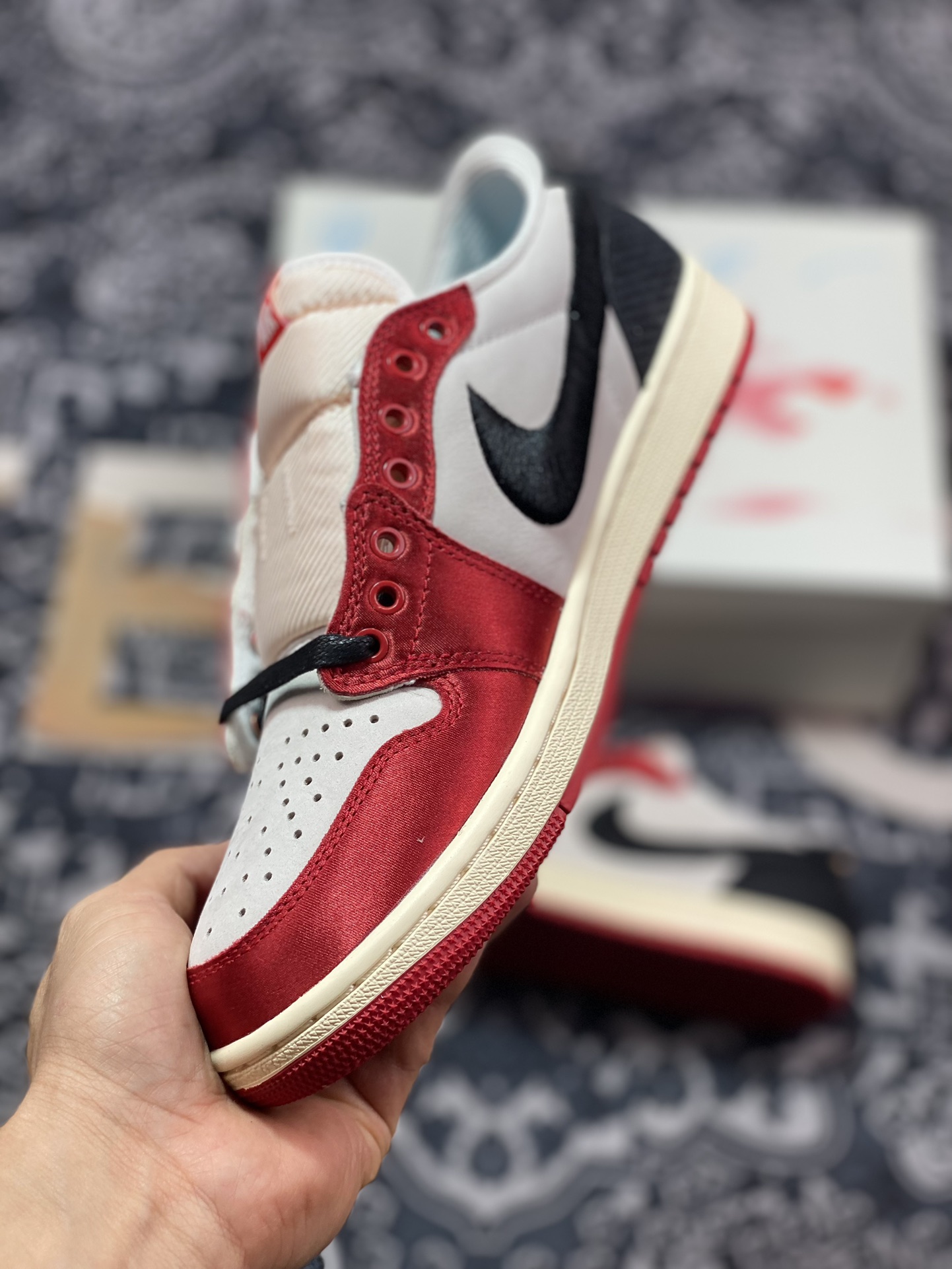 420 Trophy Room x Nike Air Jordan 1 Retro Low OG SP"Away"AJ1乔丹一代篮球鞋“联名丝绸白黑红芝加哥”FN0432-100