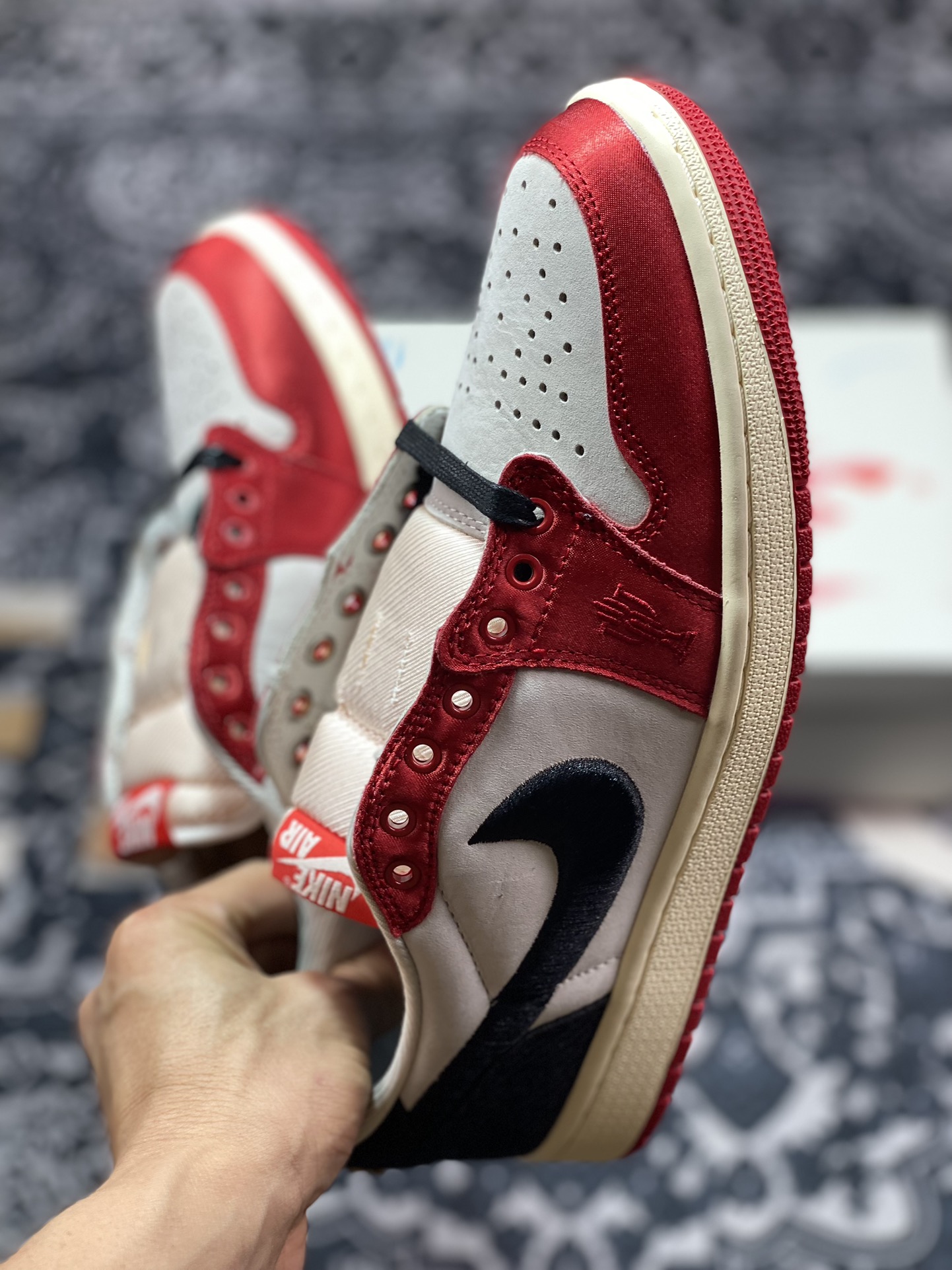 420 Trophy Room x Nike Air Jordan 1 Retro Low OG SP"Away"AJ1乔丹一代篮球鞋“联名丝绸白黑红芝加哥”FN0432-100