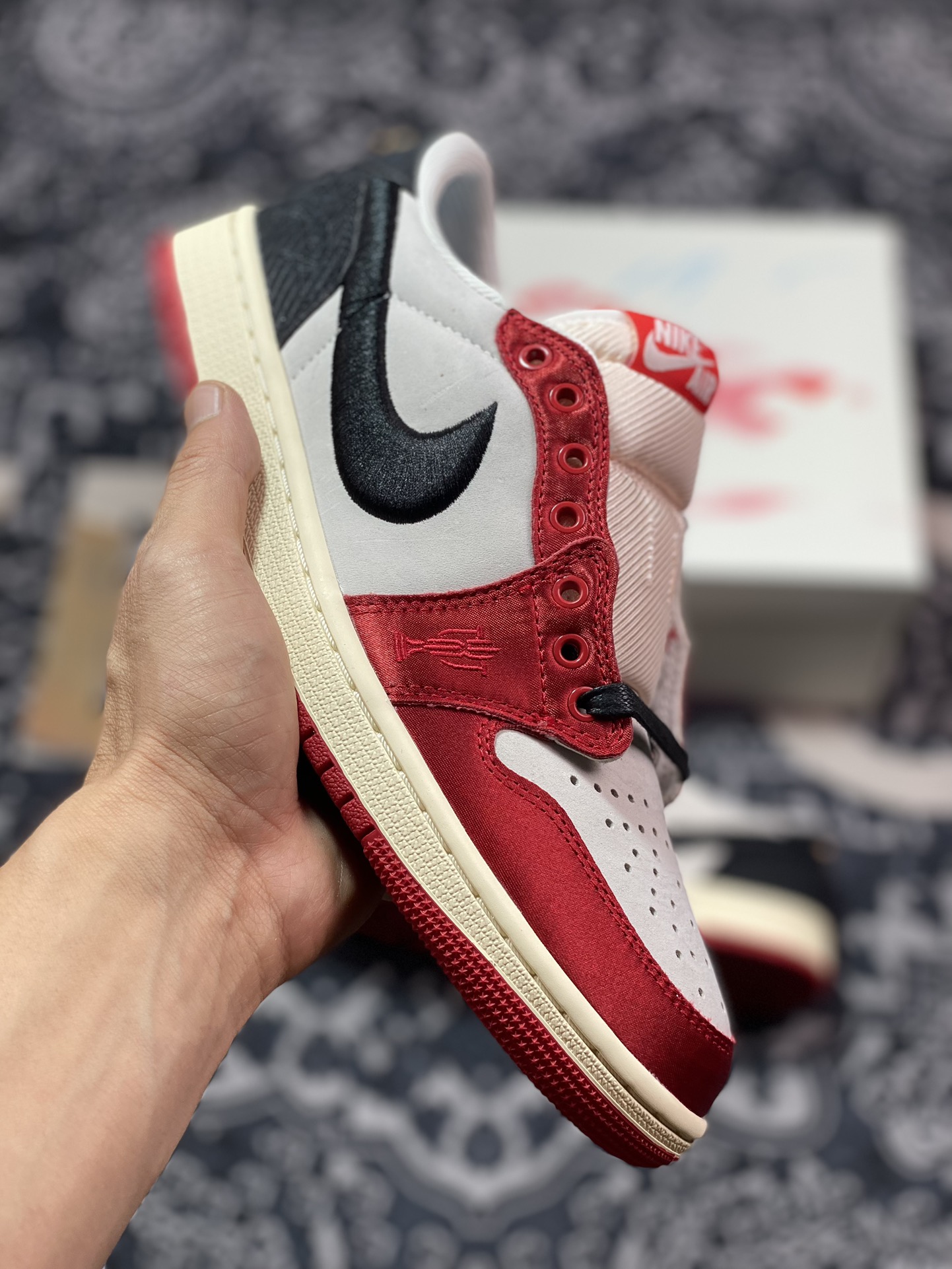 420 Trophy Room x Nike Air Jordan 1 Retro Low OG SP”Away”AJ1乔丹一代篮球鞋“联名丝绸白黑红芝加哥”FN0432-100