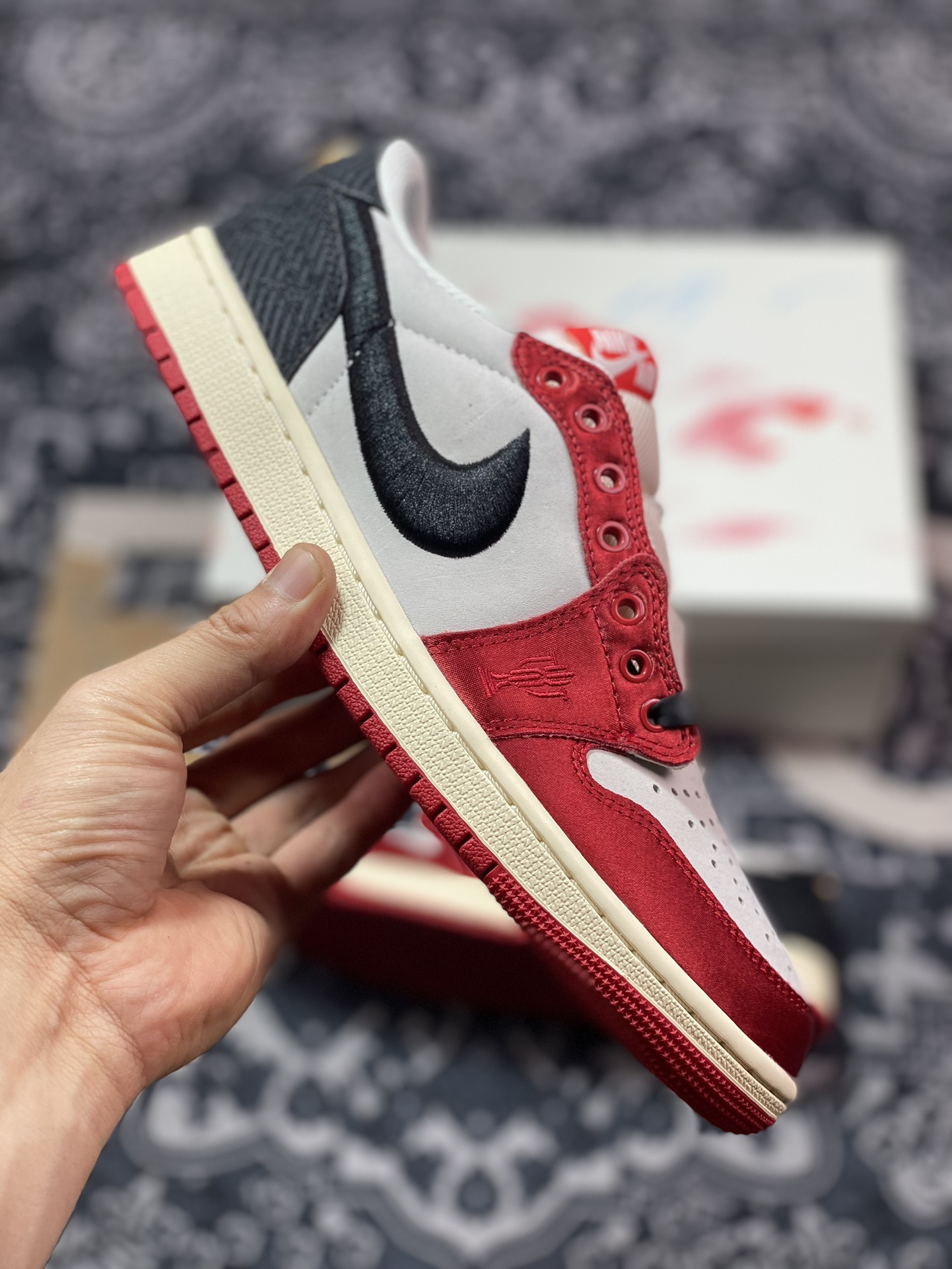 420 Trophy Room x Nike Air Jordan 1 Retro Low OG SP"Away"AJ1乔丹一代篮球鞋“联名丝绸白黑红芝加哥”FN0432-100