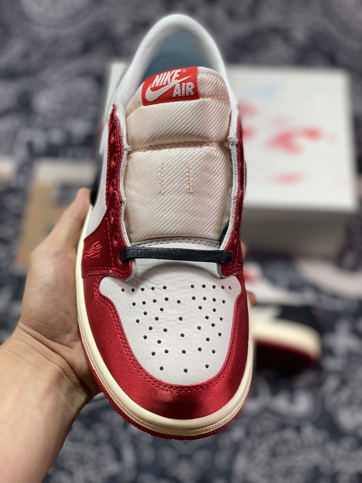 420 Trophy Room x Nike Air Jordan 1 Retro Low OG SP"Away"AJ1乔丹一代篮球鞋“联名丝绸白黑红芝加哥”FN0432-100